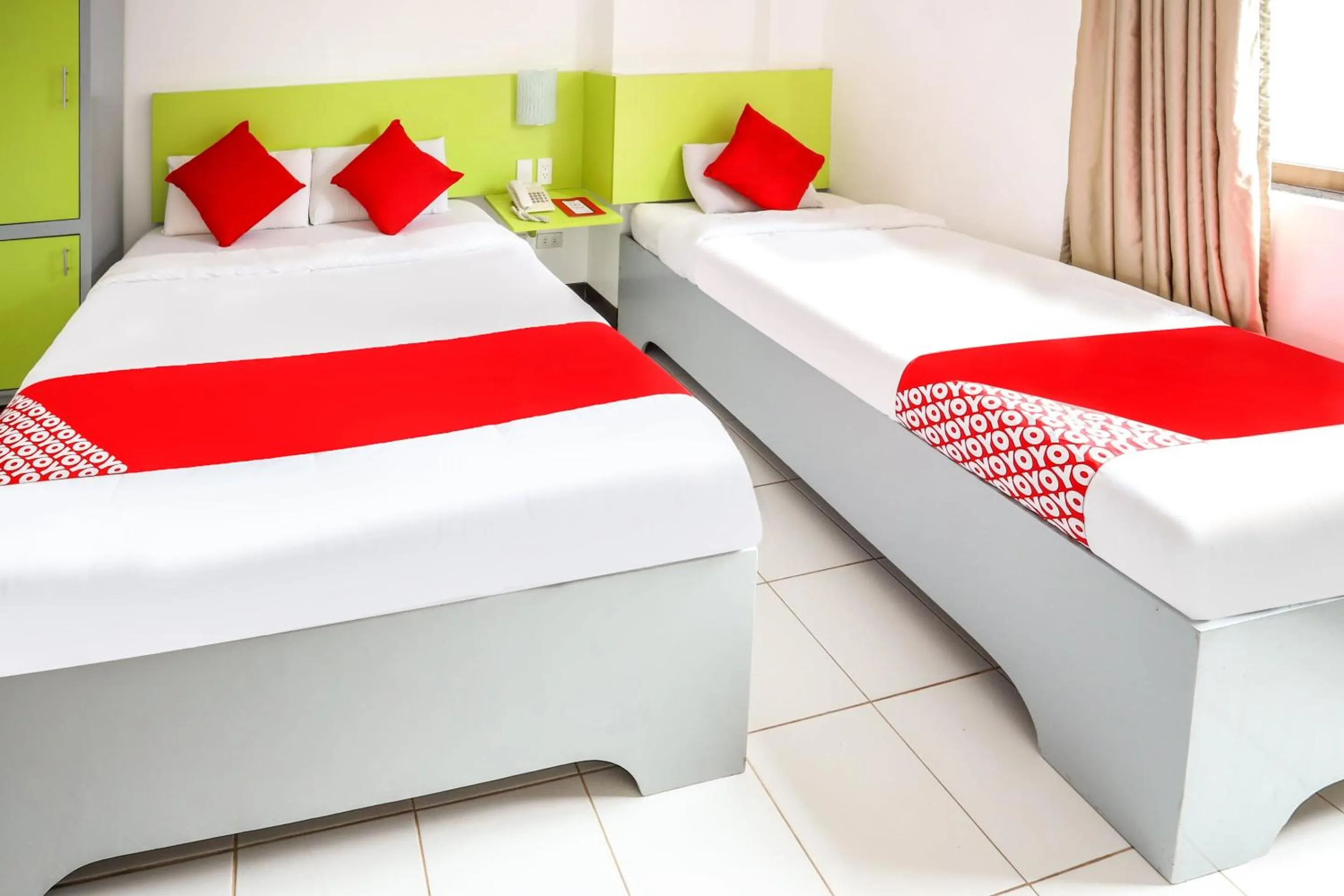 Bedroom, Bed in OYO 210 Apple Tree Suites