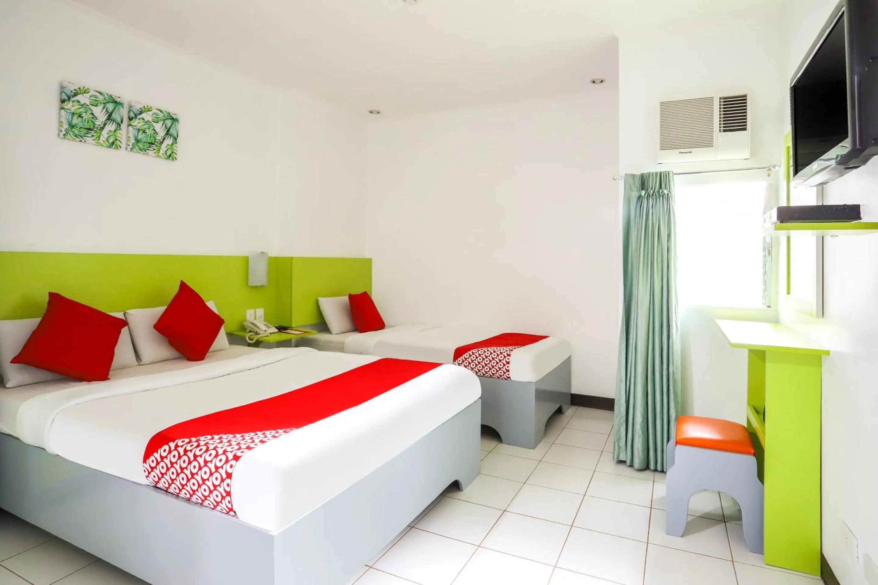 Bedroom, Bed in OYO 210 Apple Tree Suites