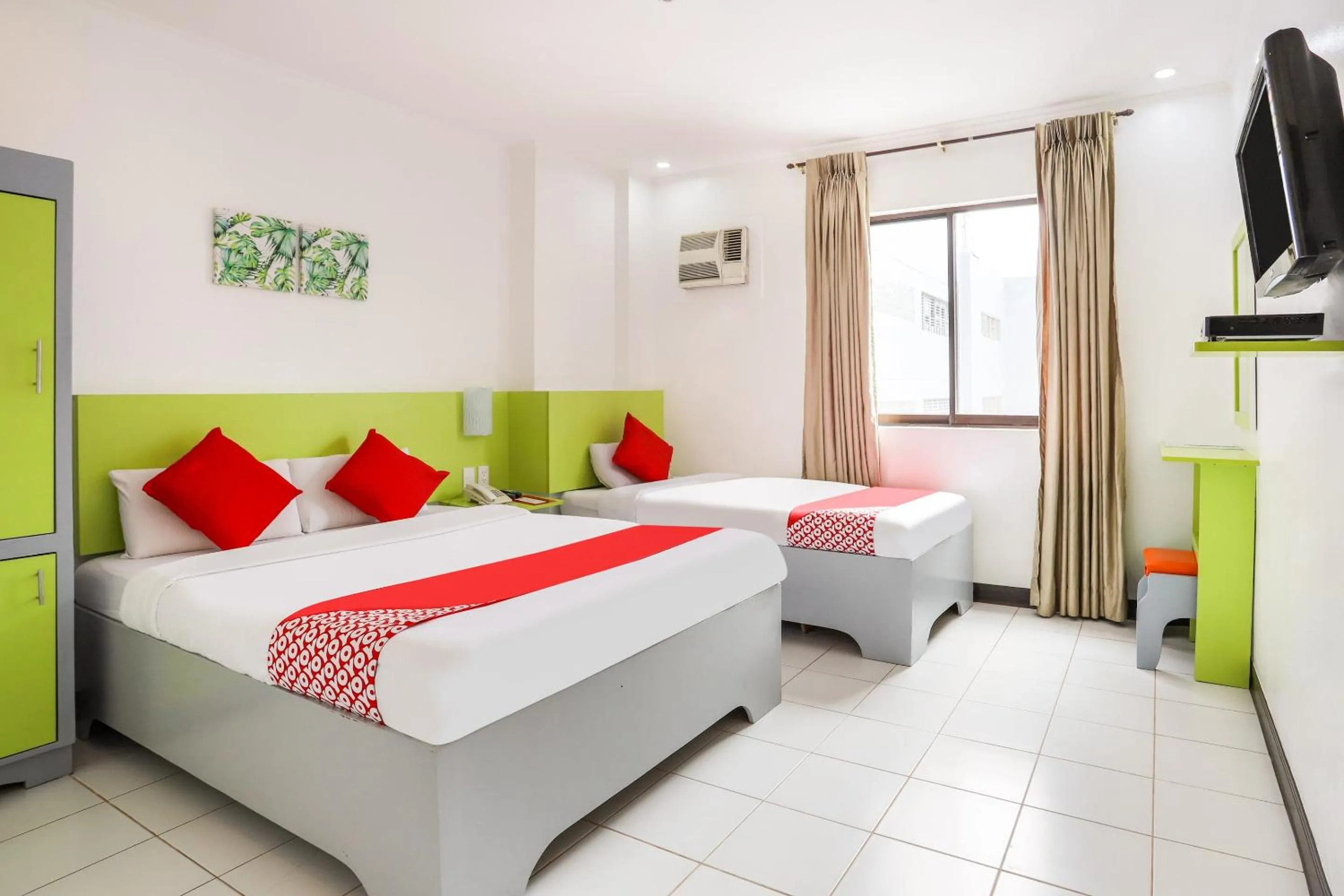 Bedroom, Bed in OYO 210 Apple Tree Suites