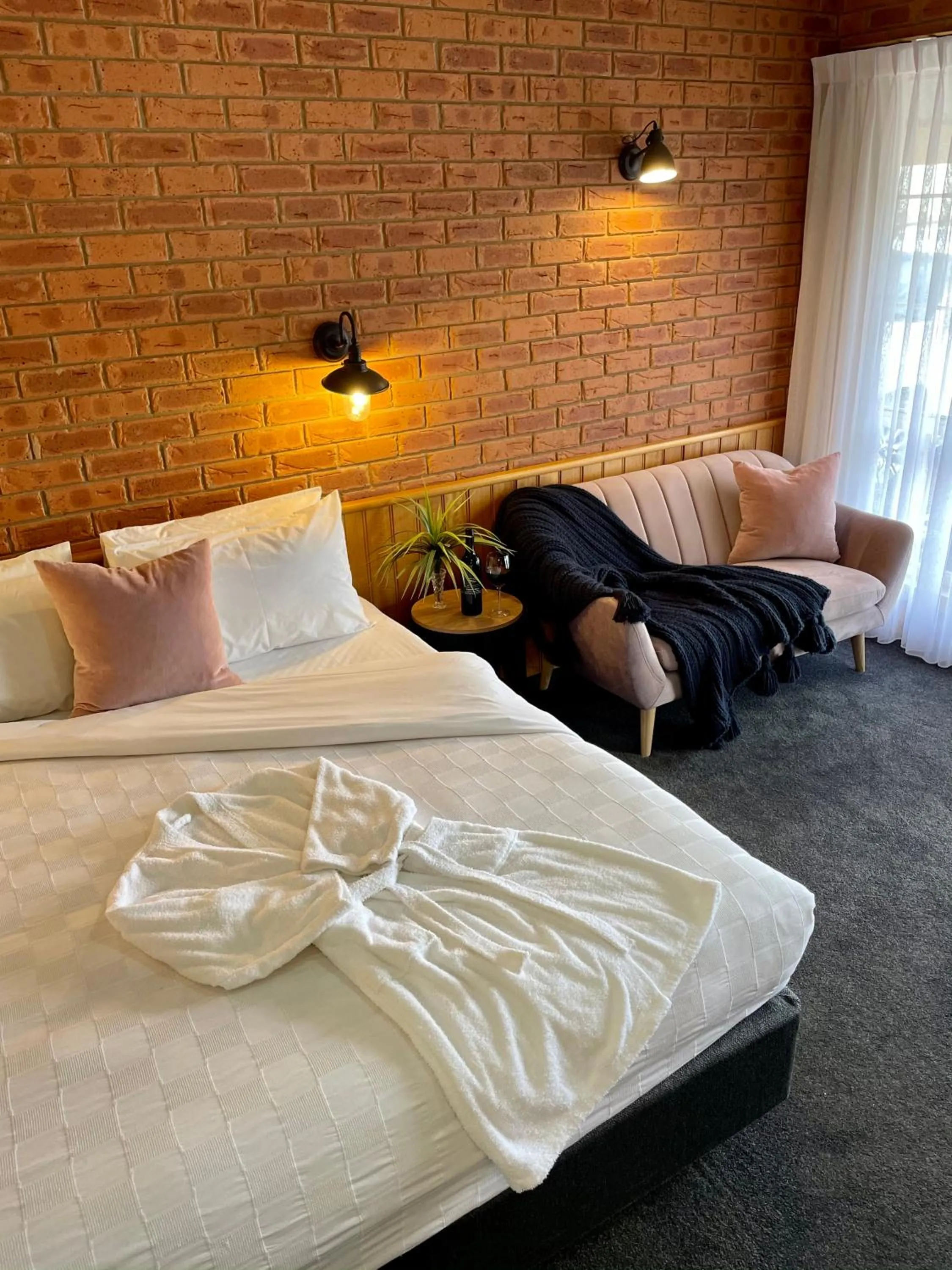 Bed in Golden River Motor Inn