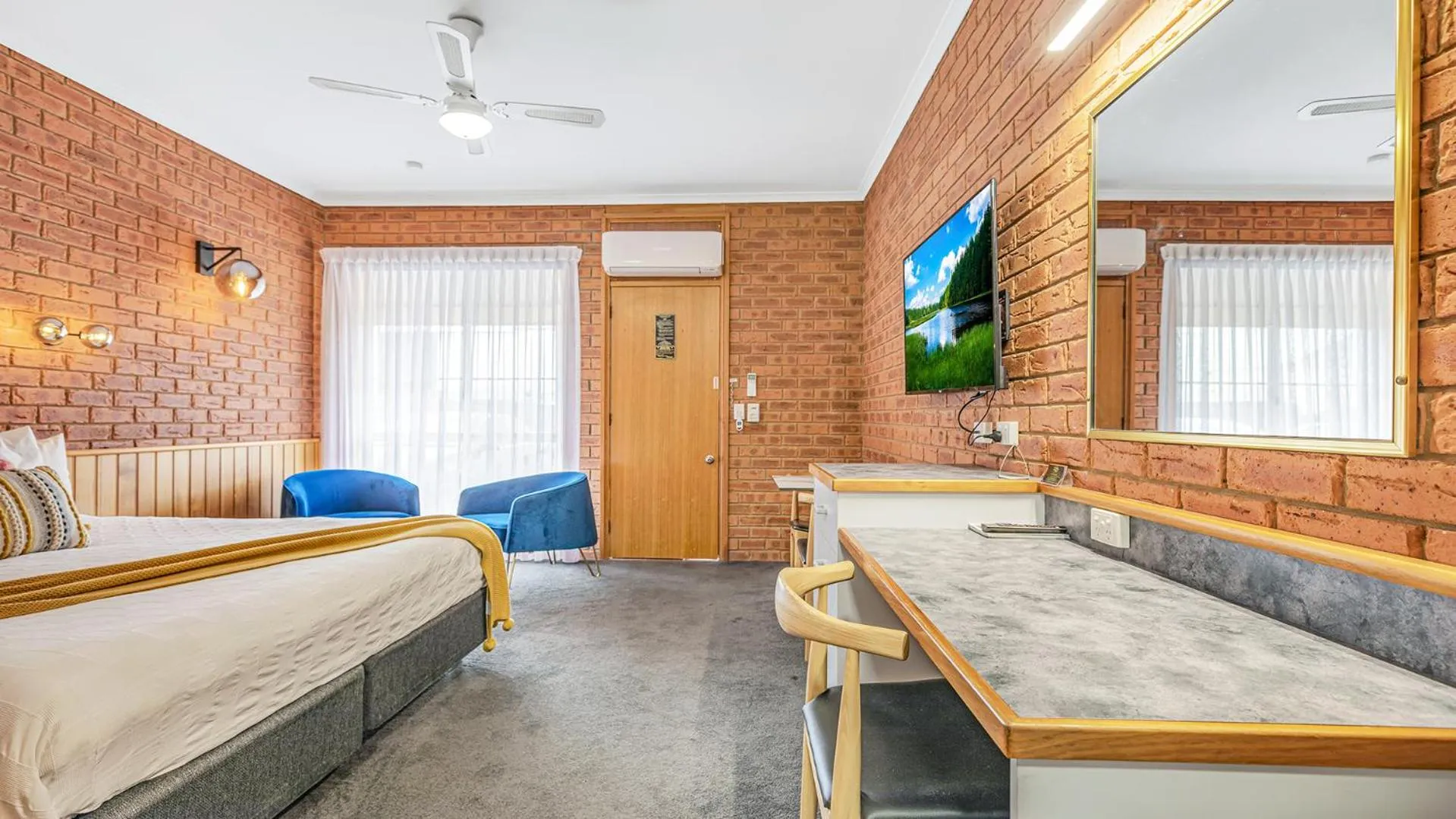 Bed in Golden River Motor Inn