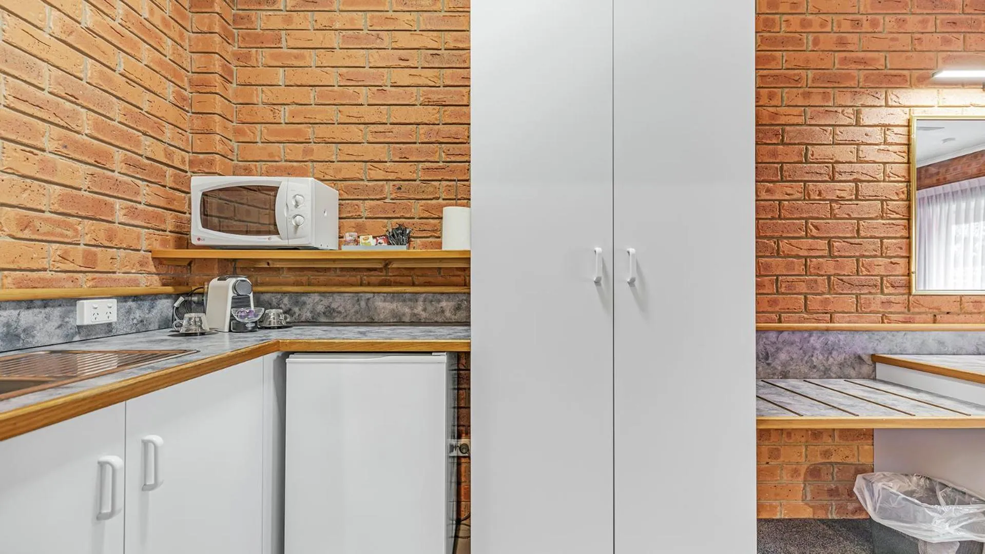 Kitchen or kitchenette in Golden River Motor Inn