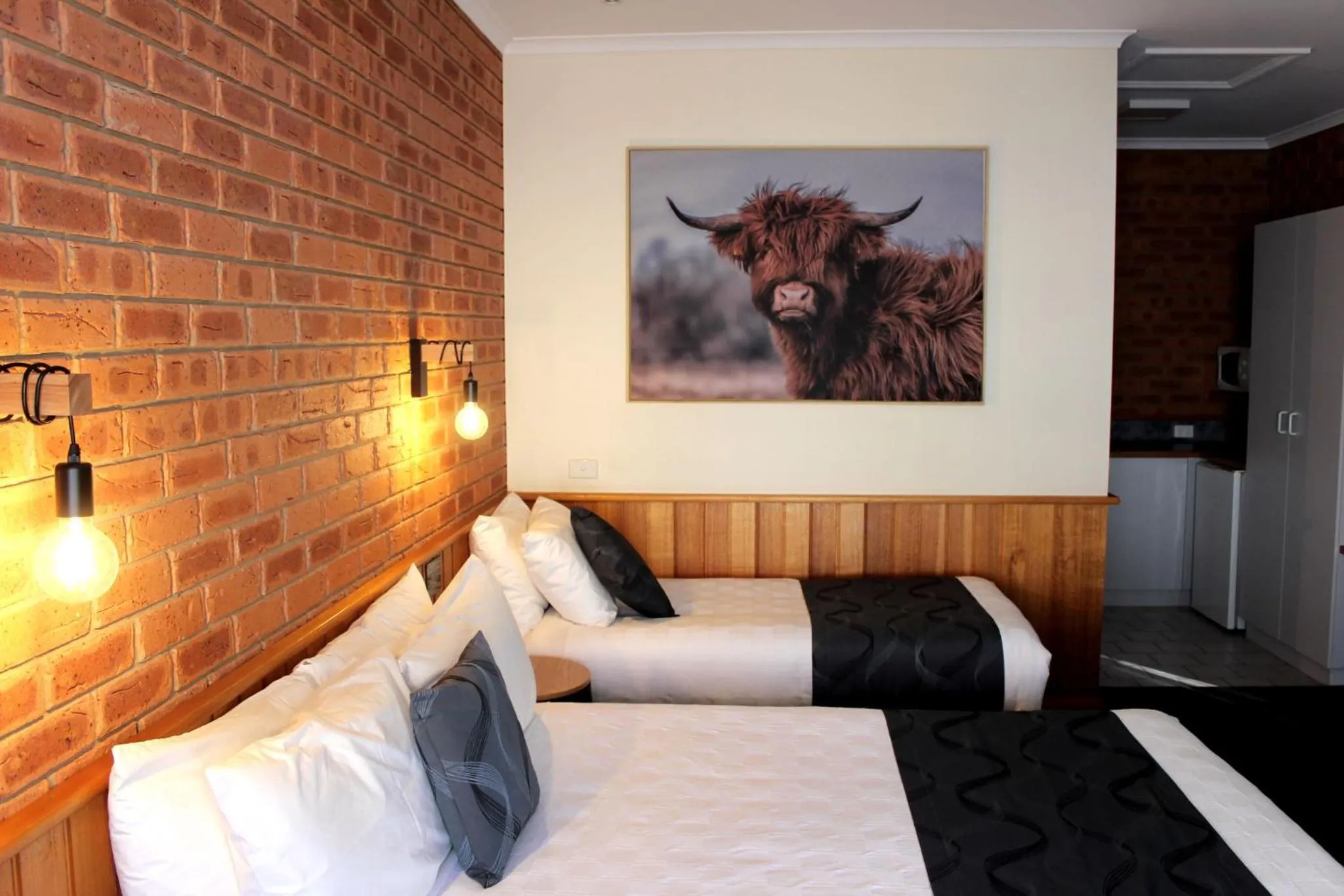 Bedroom, Bed in Golden River Motor Inn