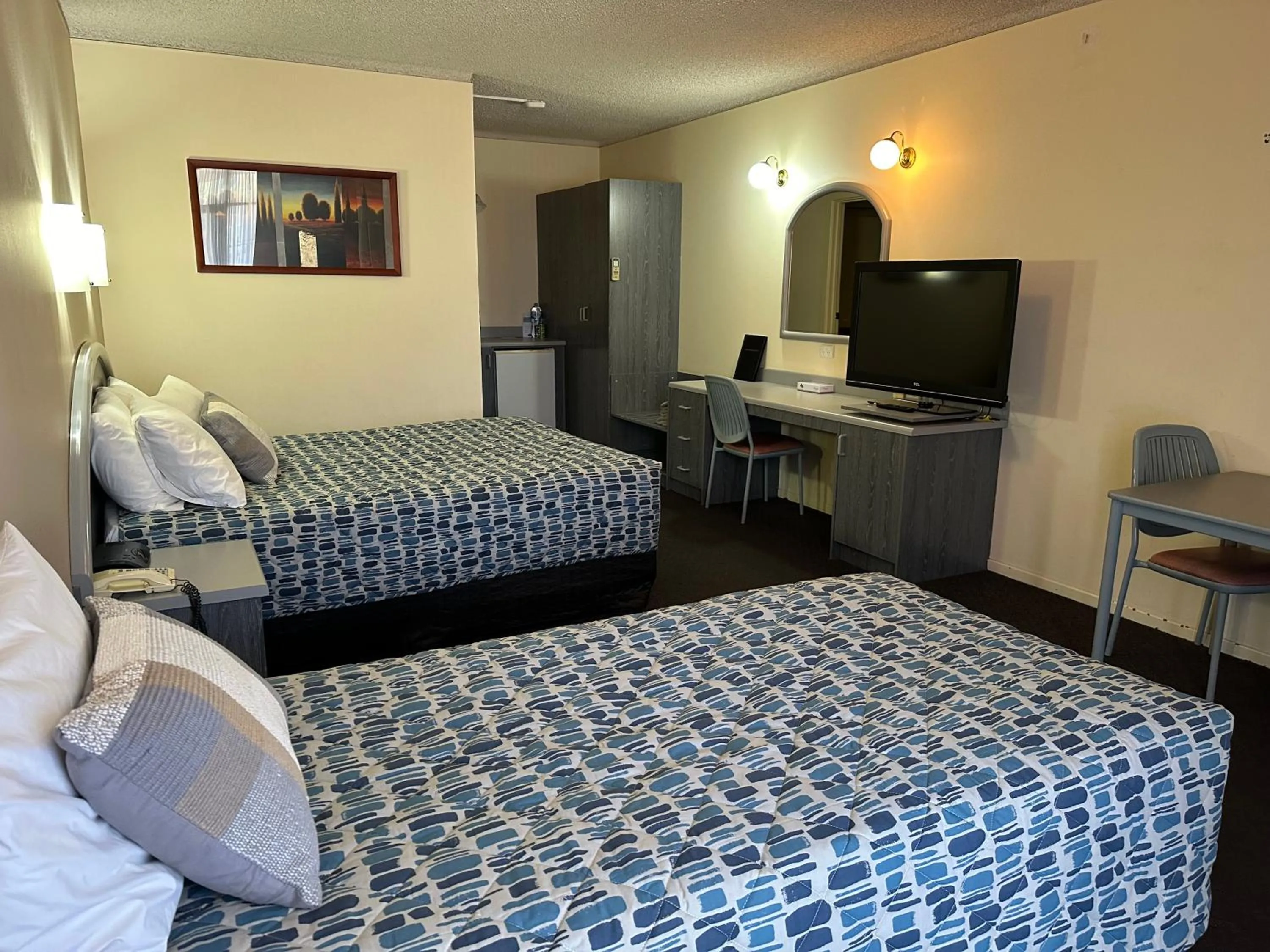 Bed in Westland Hotel Motel