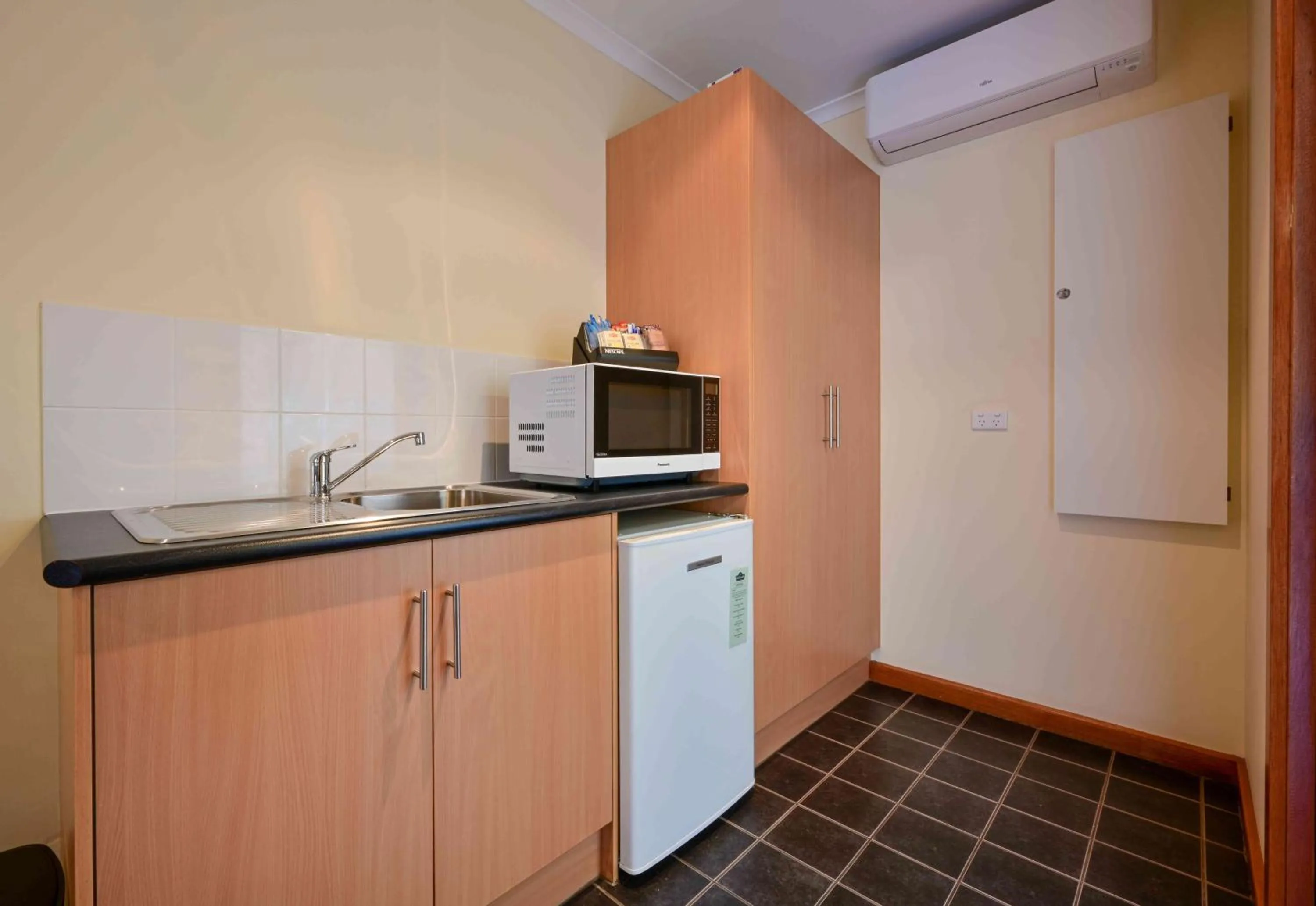 Westland Hotel Motel