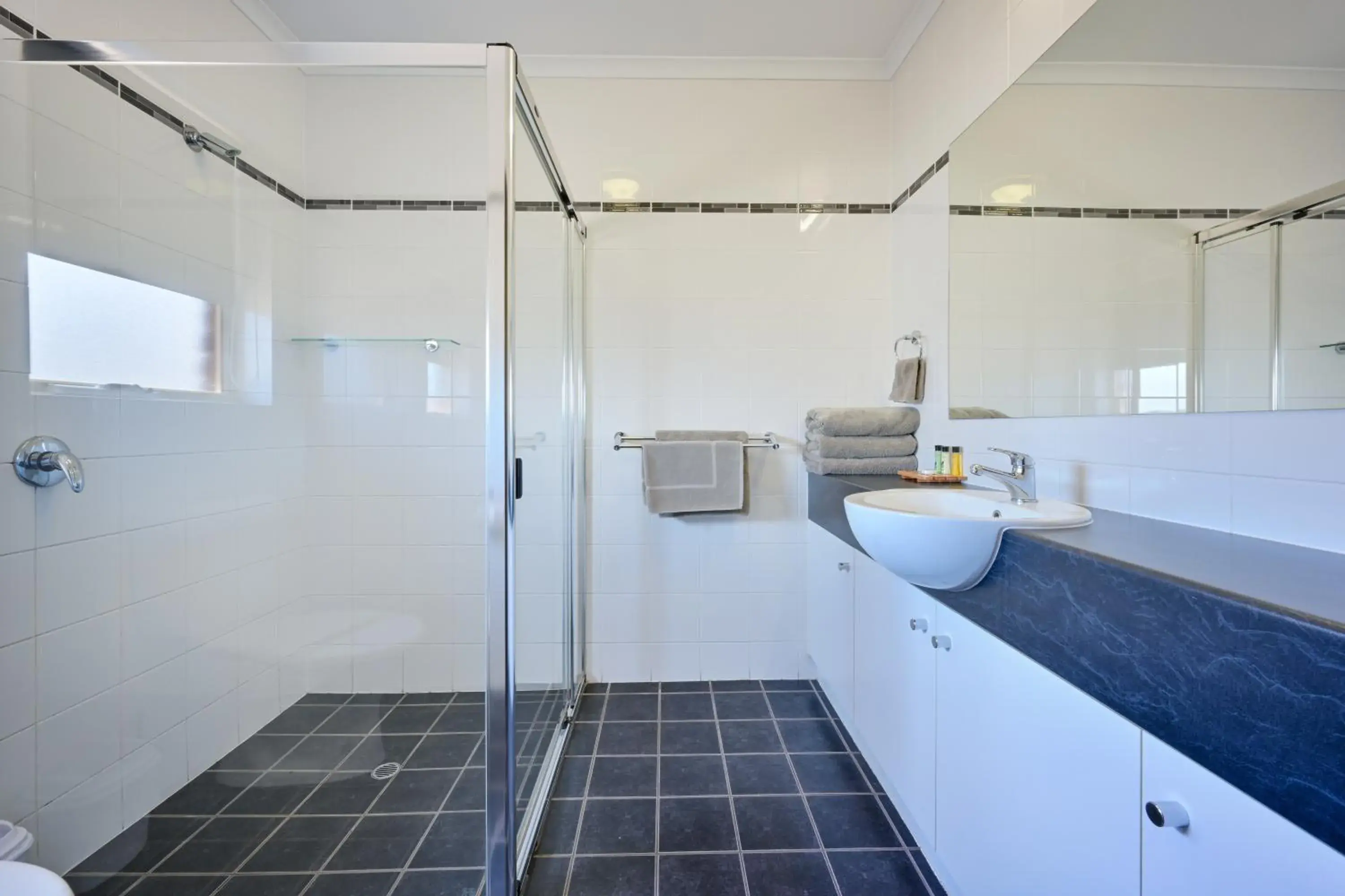 Westland Deluxe Room in Westland Hotel Motel Westland Deluxe Room in Westland Hotel Motel