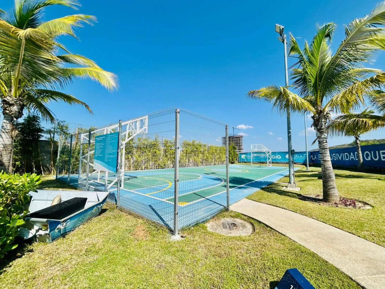 Day in Bluú lagoon · Depa enorme alberca