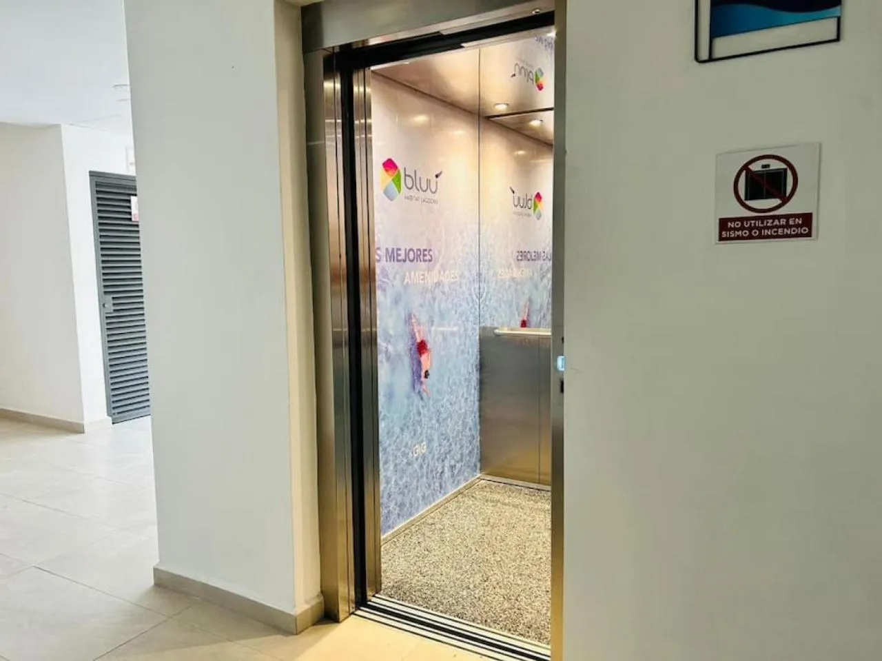 elevator in Bluú lagoon · Depa enorme alberca