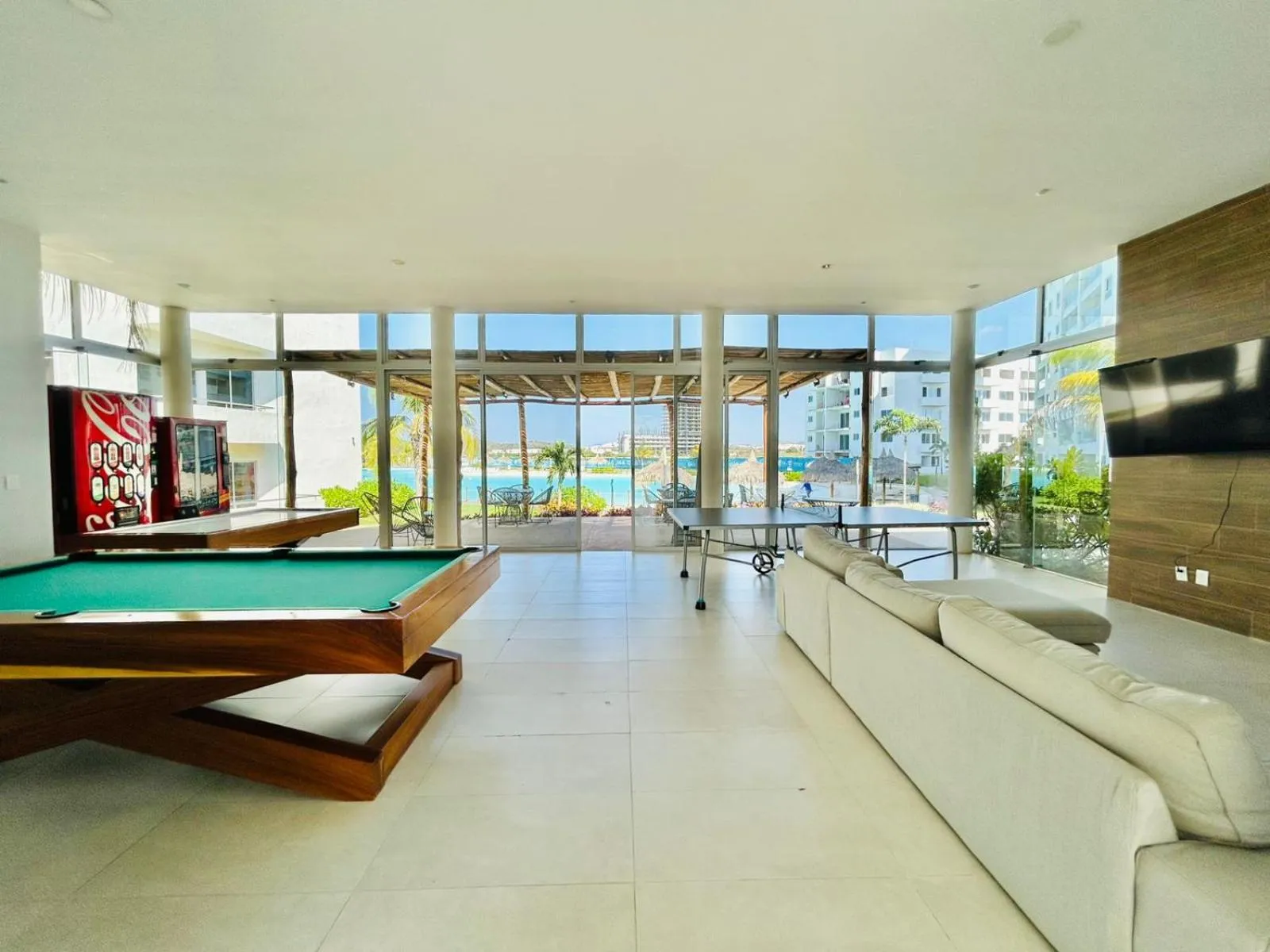 Billiard in Bluú lagoon · Depa enorme alberca