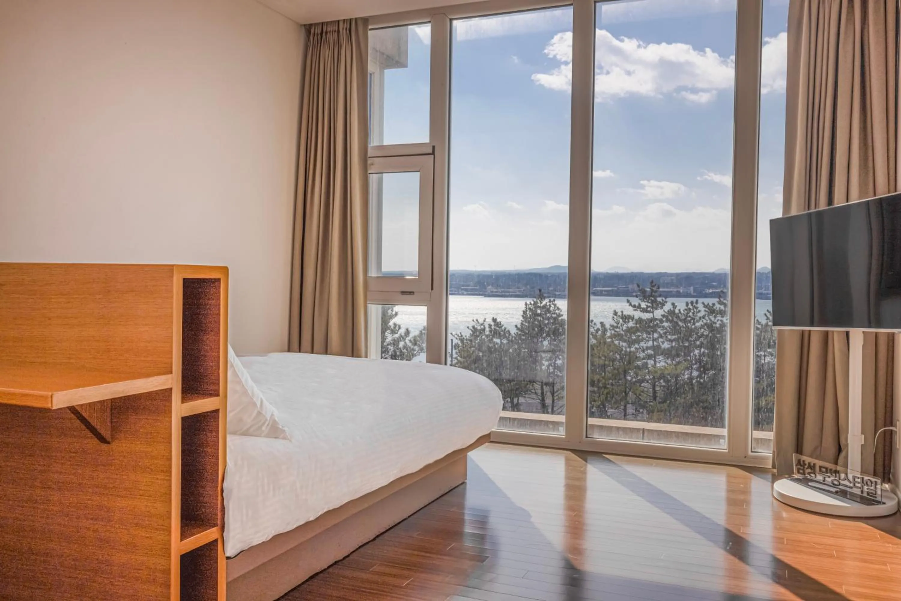 Decorative detail, Bed in Phoenix Island