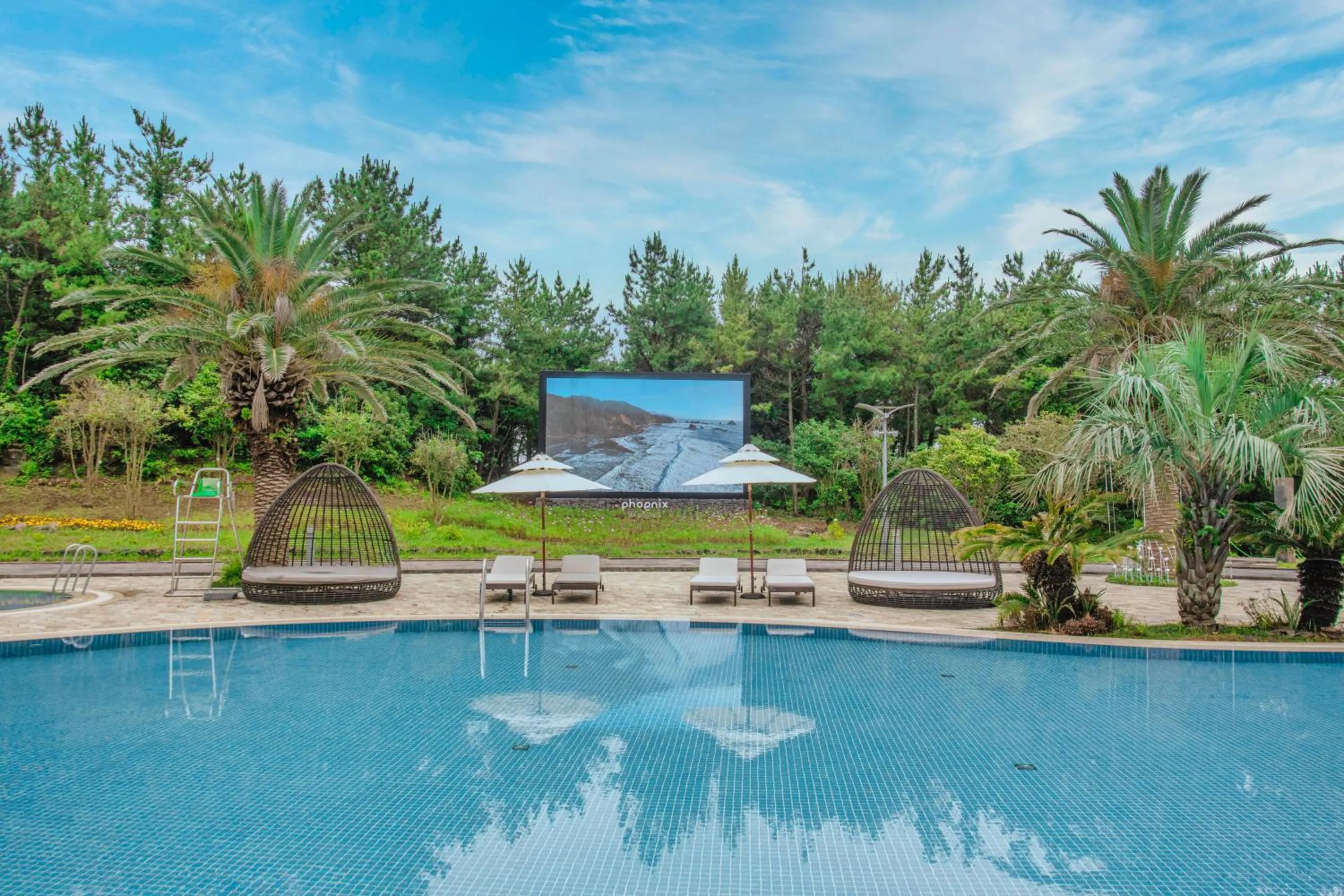 Swimming pool in Phoenix Island