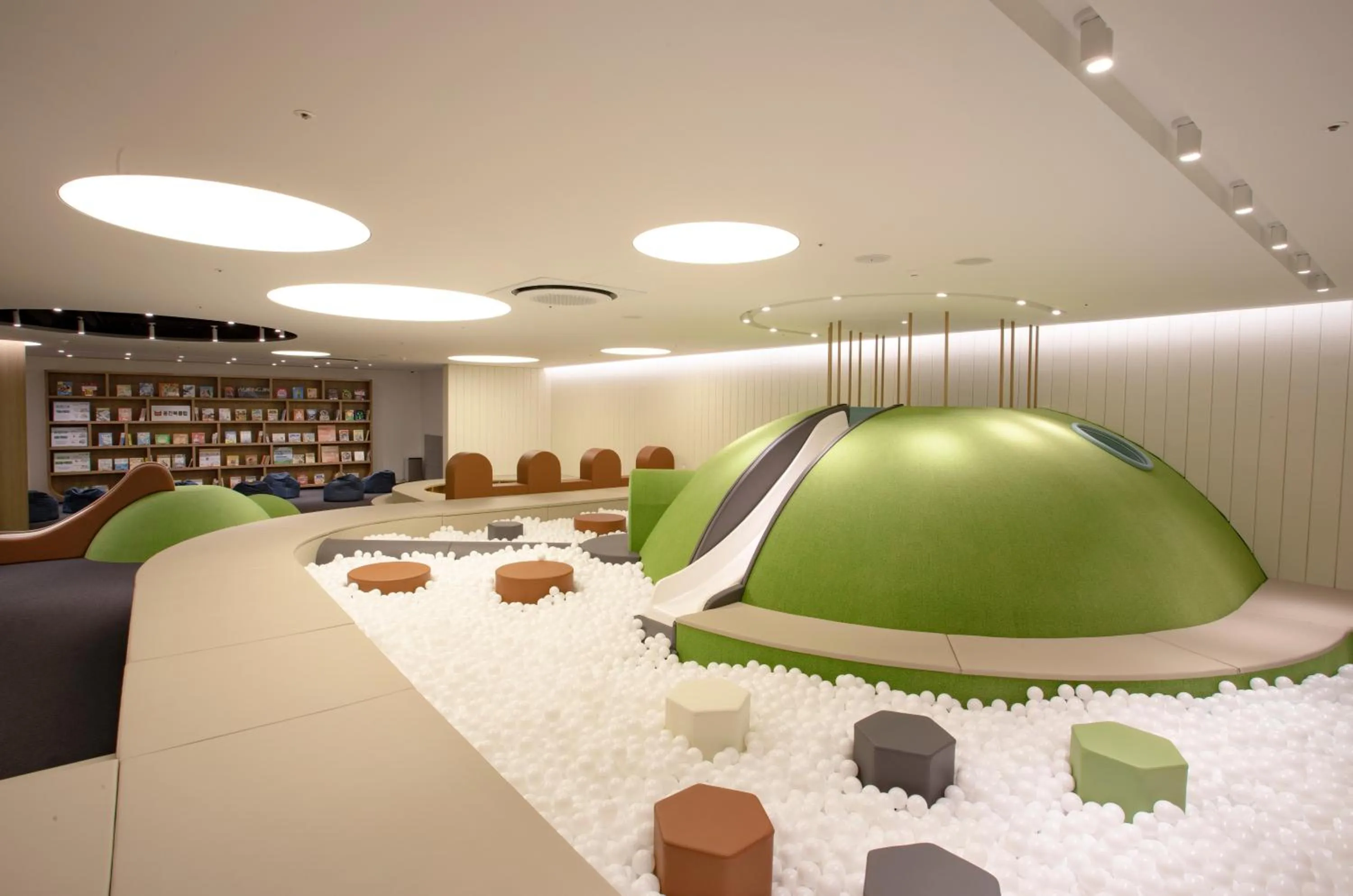 Kids's club in Phoenix Island