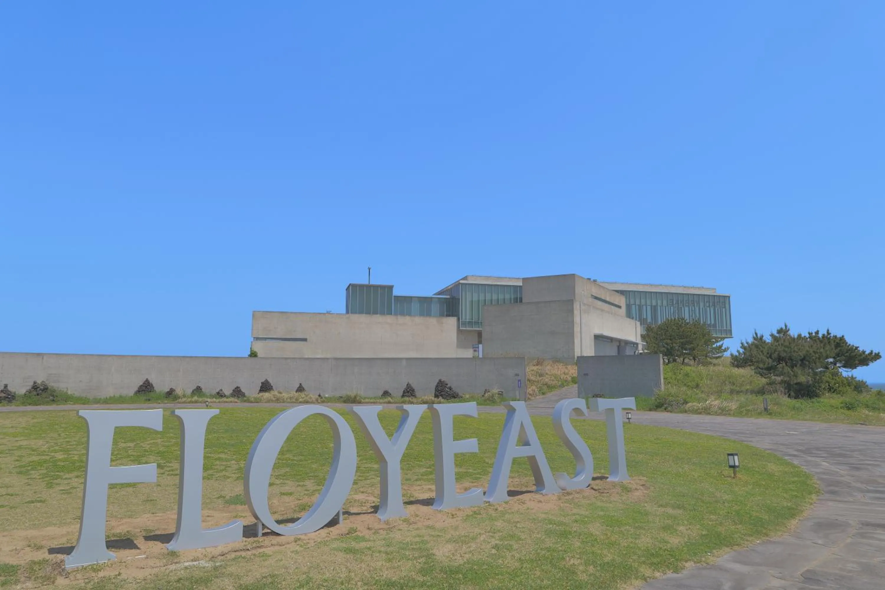 Restaurant/places to eat in Phoenix Island