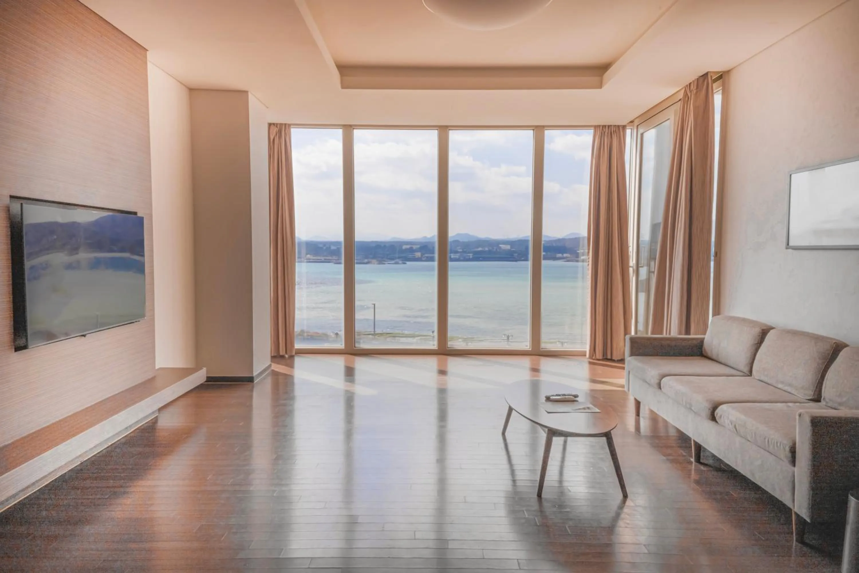 Area and facilities in Phoenix Island