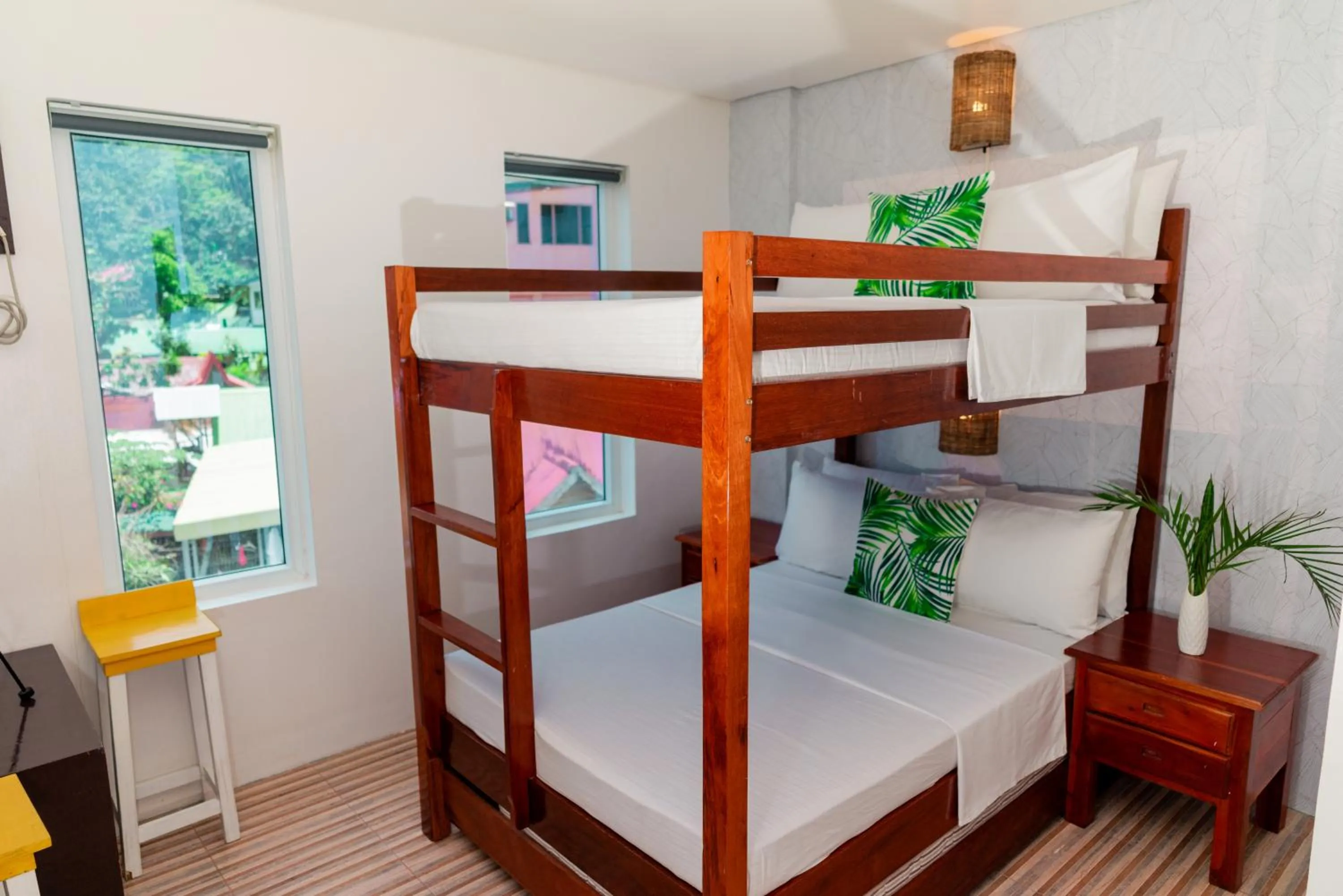 bunk bed, Bed in DENGI INN EL NIDO