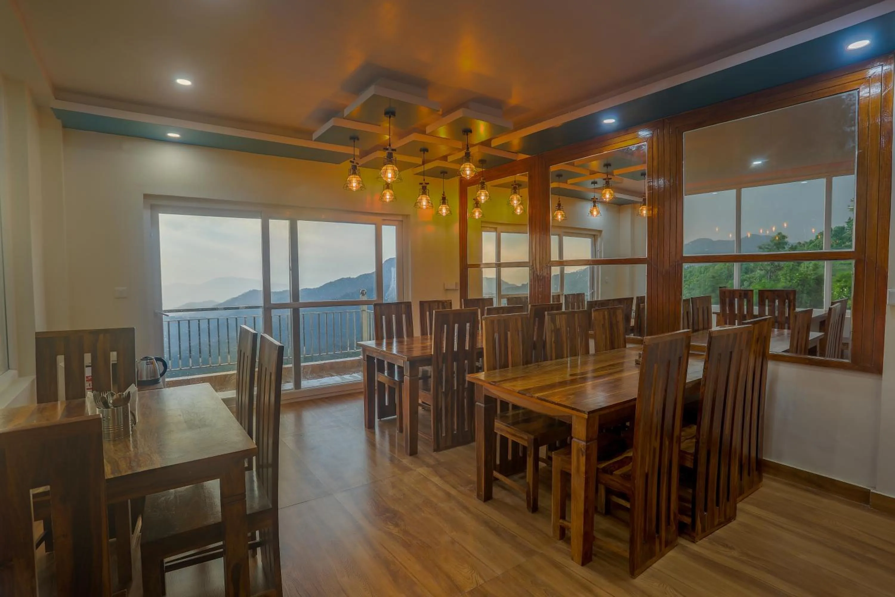 Dining area in Mukteshwar Treat Resort