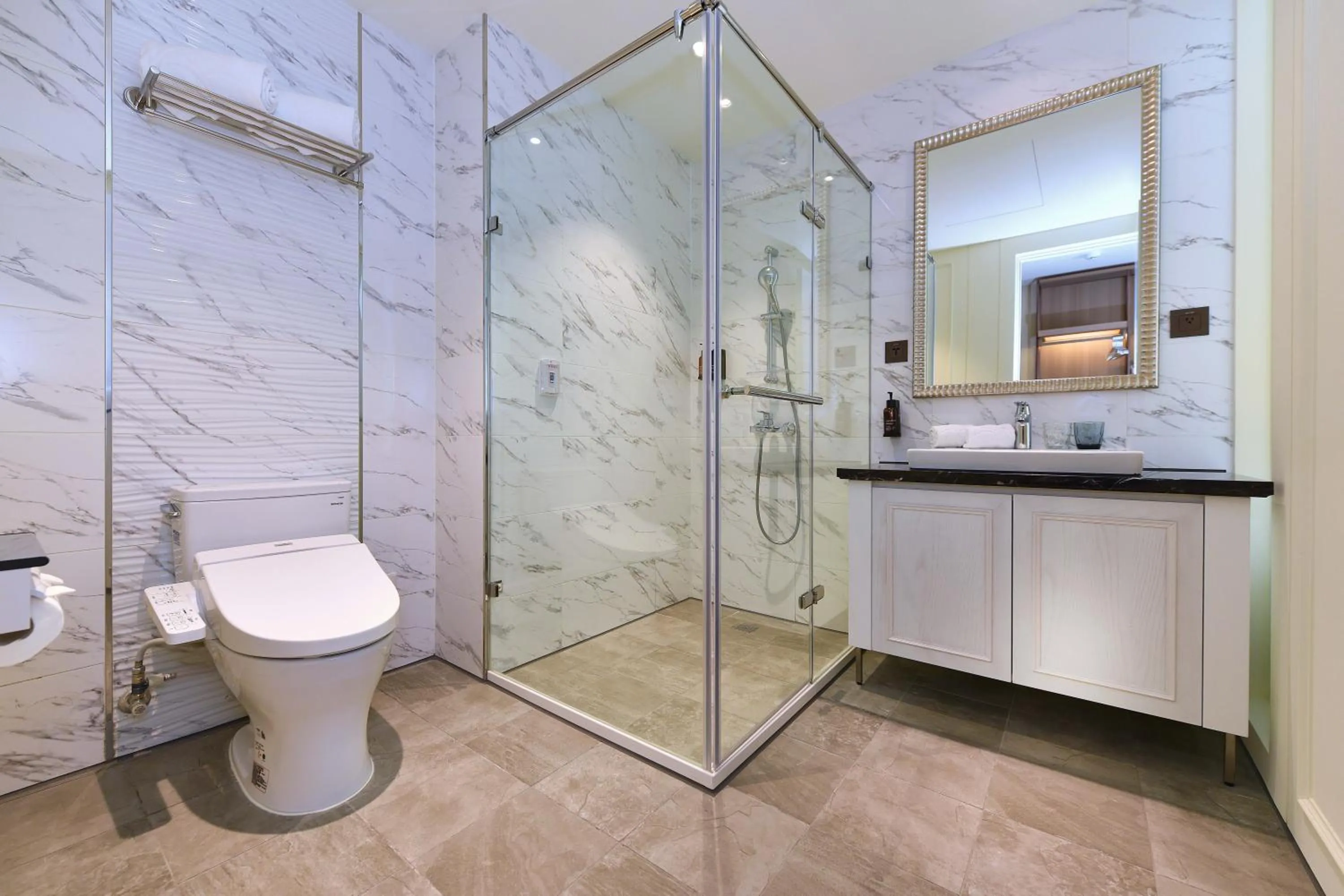 Shower in Fullon Poshtel - Shuili