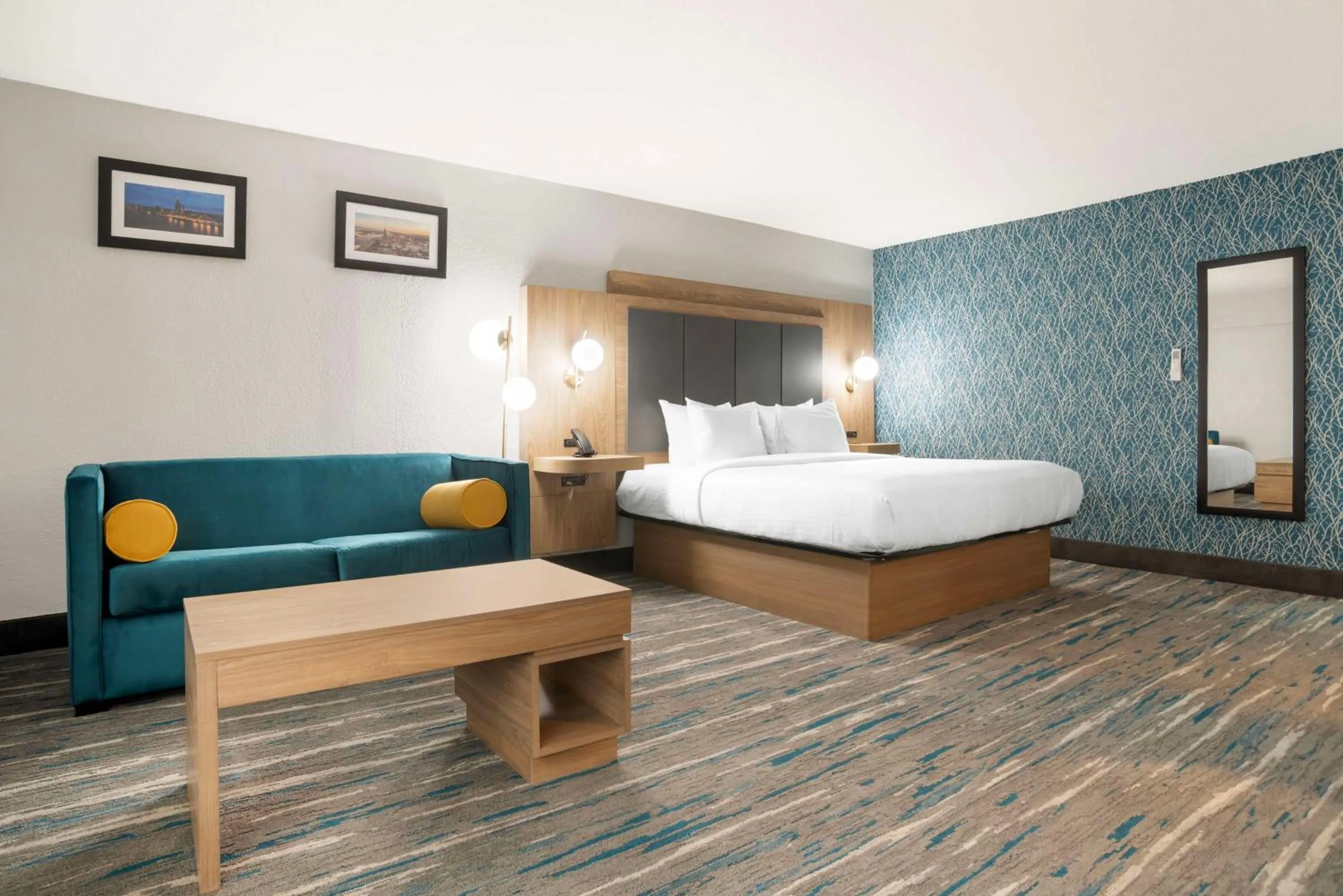 Bedroom, Bed in Best Western Plus Mobile Inn and Suites