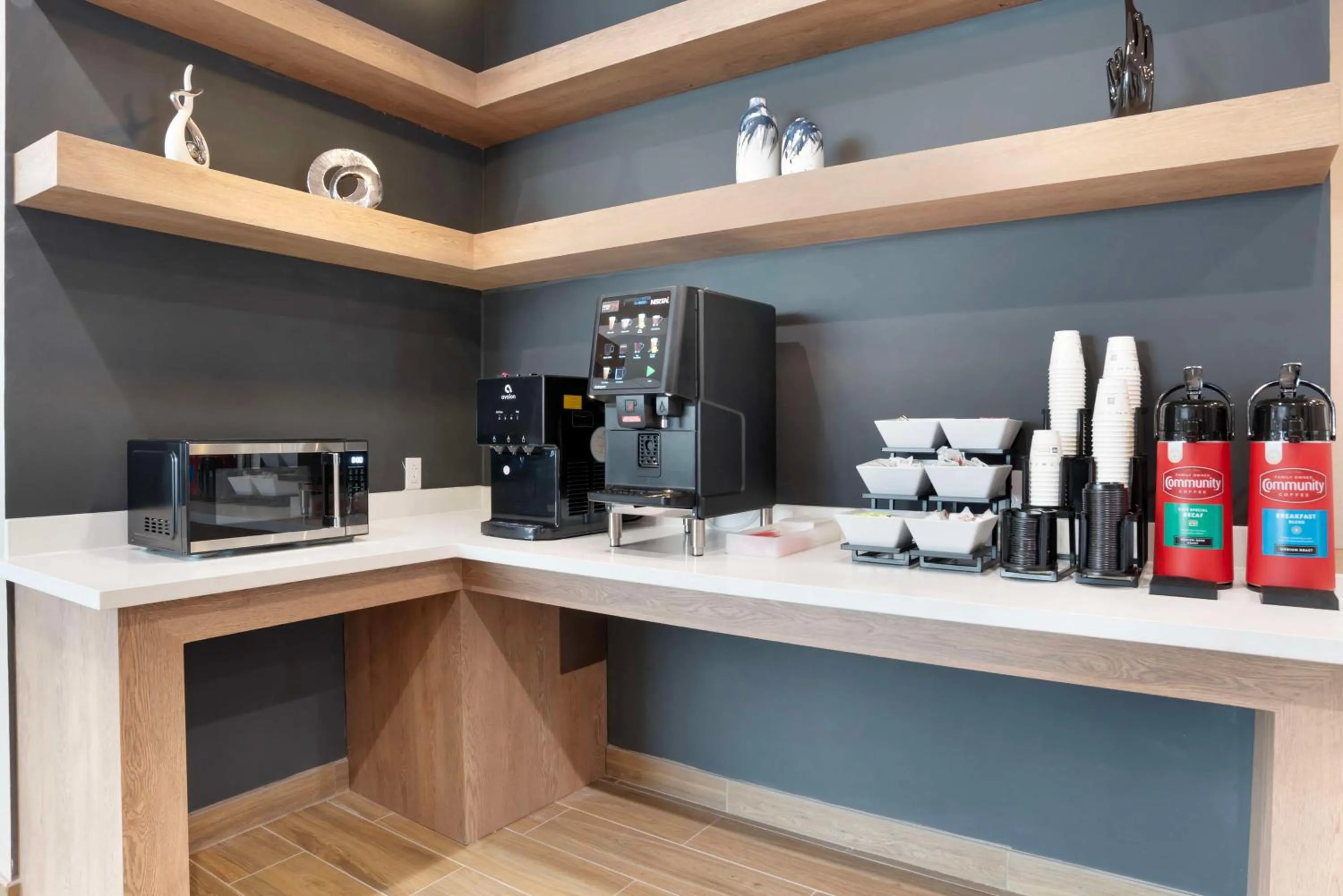 Breakfast in Best Western Plus Mobile Inn and Suites