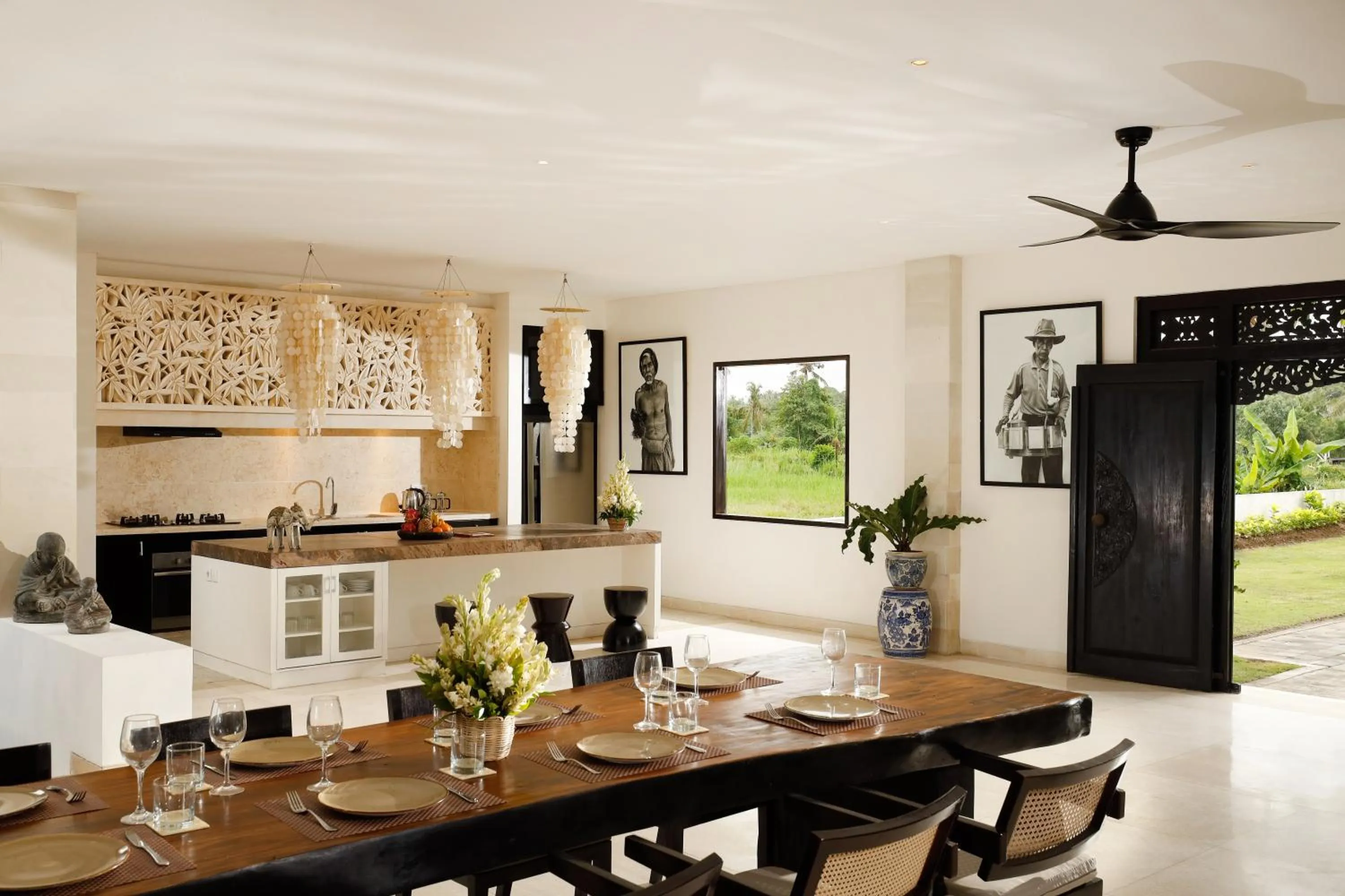 Kitchen or kitchenette in Black Beach Villa - Absolute Beachfront Escape