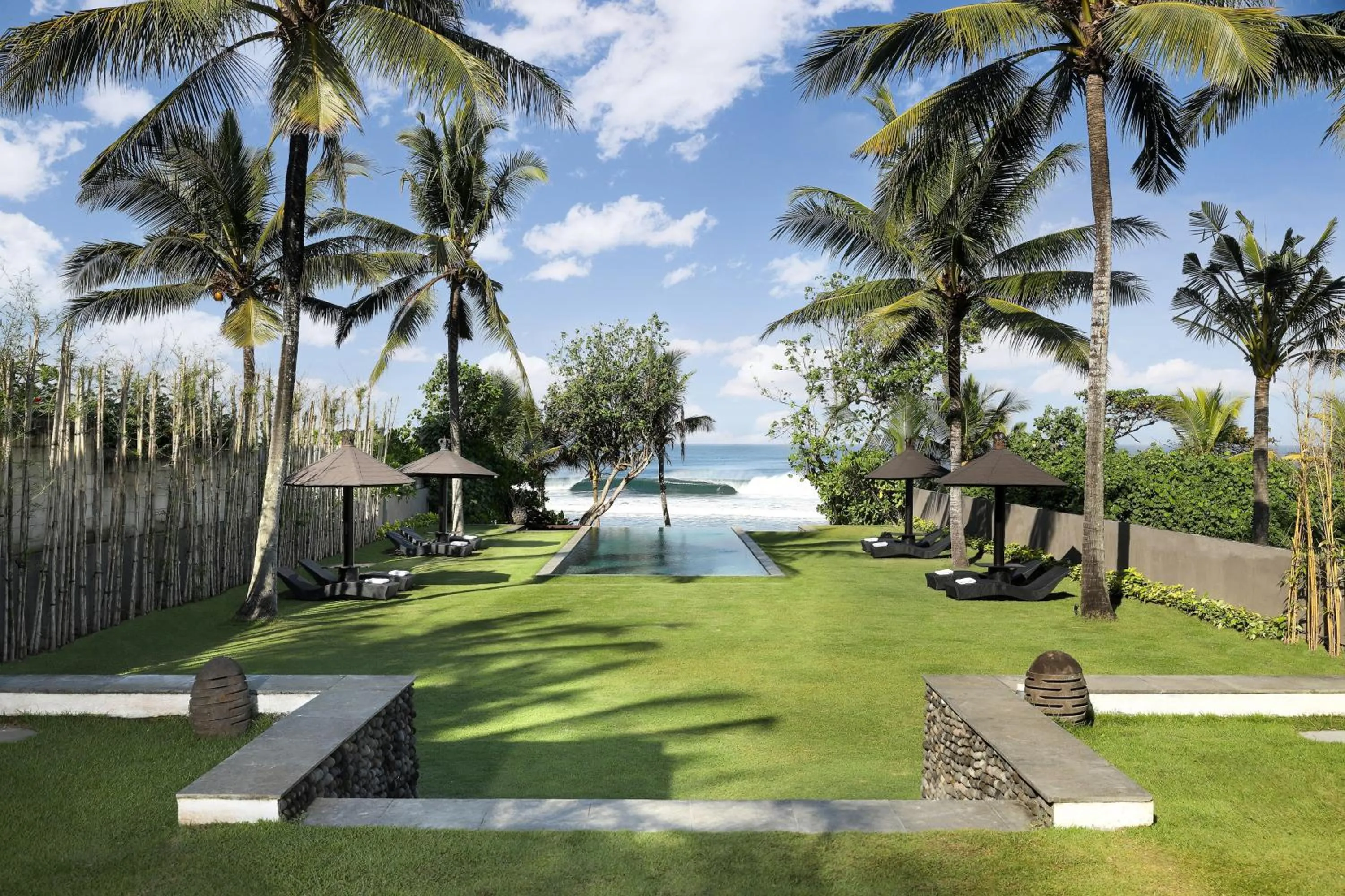 Day in Black Beach Villa - Absolute Beachfront Escape