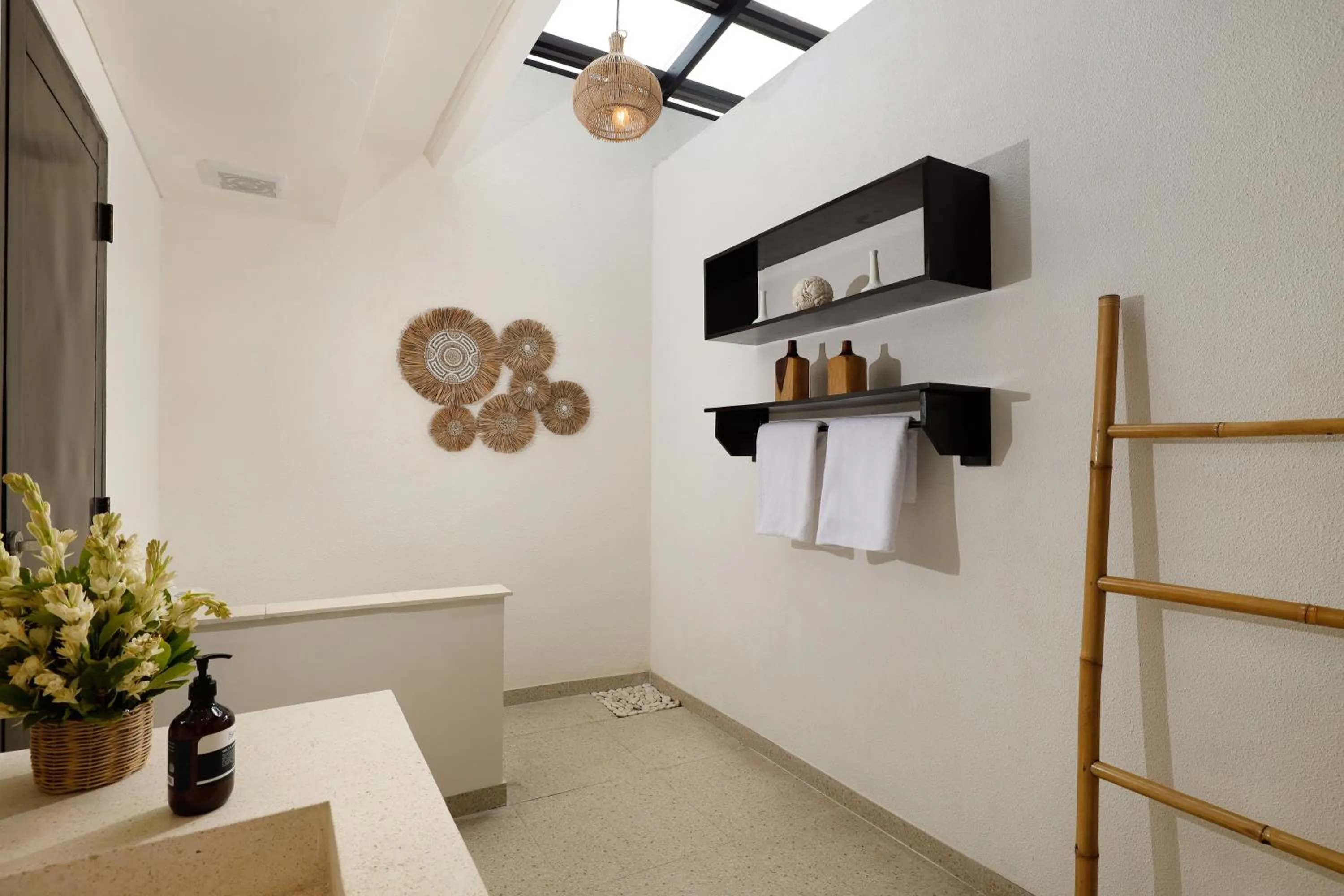 Bathroom in Black Beach Villa - Absolute Beachfront Escape