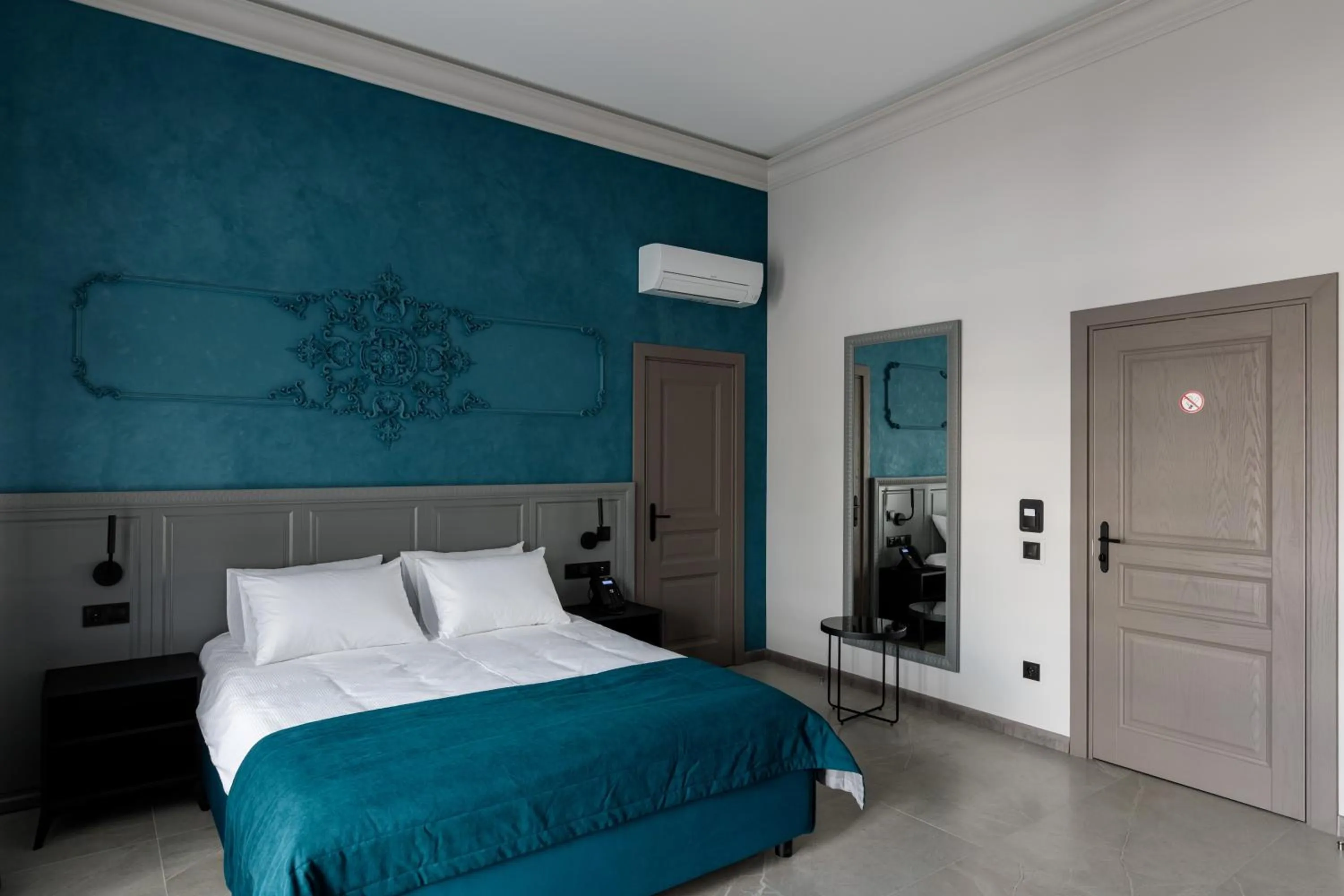 Photo of the whole room, Bed in Richmond Hotel