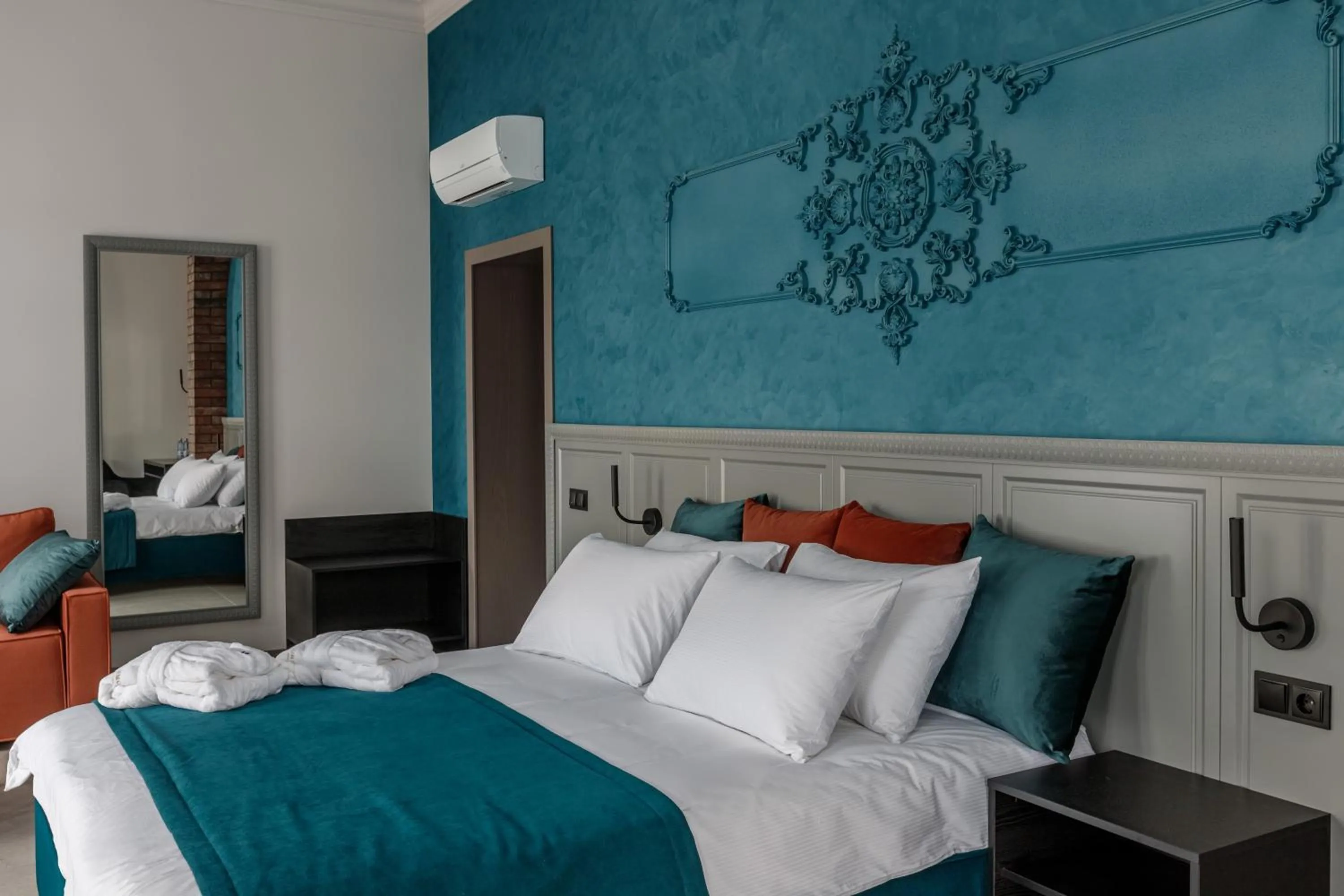 Photo of the whole room, Bed in Richmond Hotel