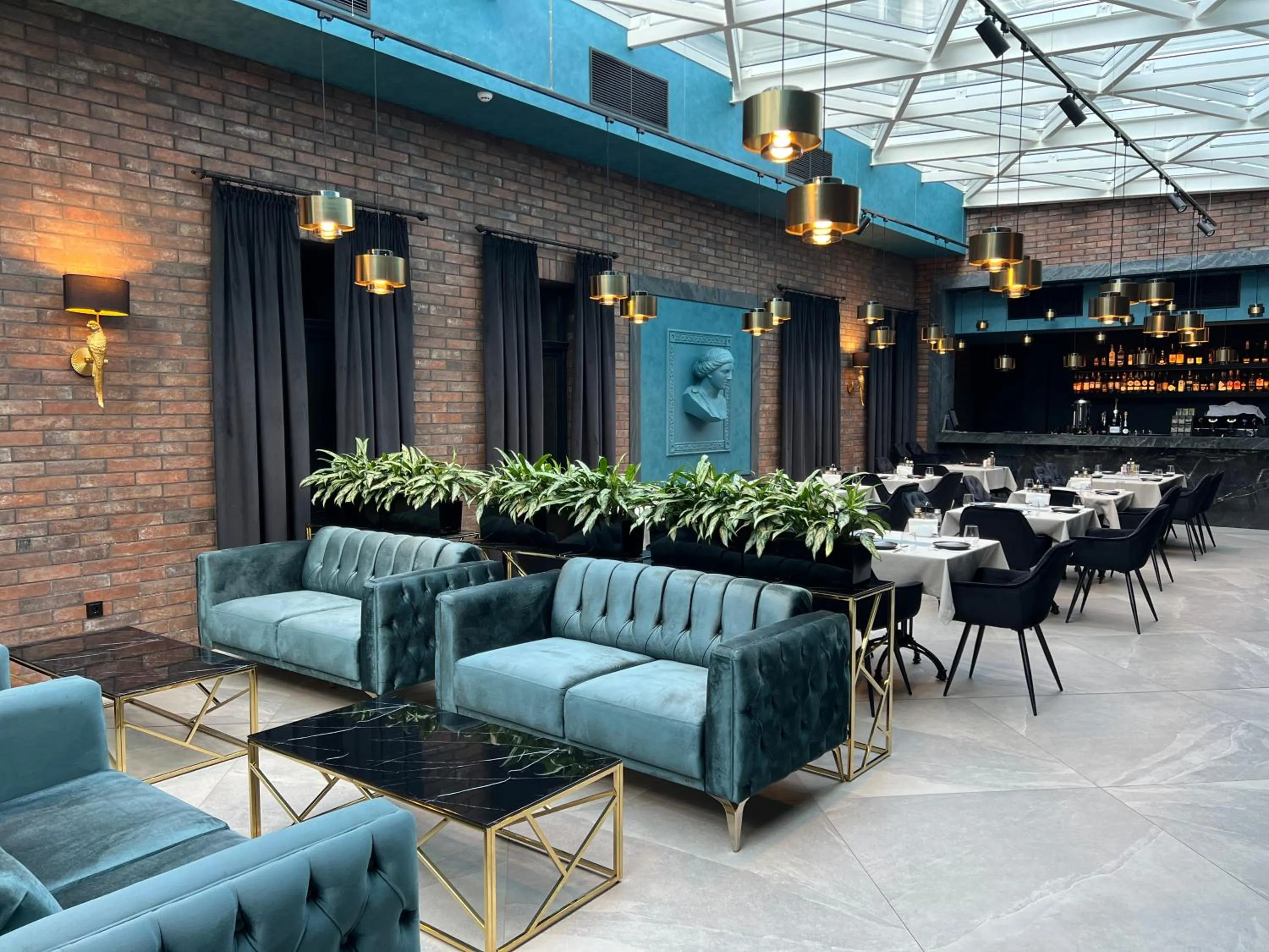 Restaurant/places to eat in Richmond Hotel