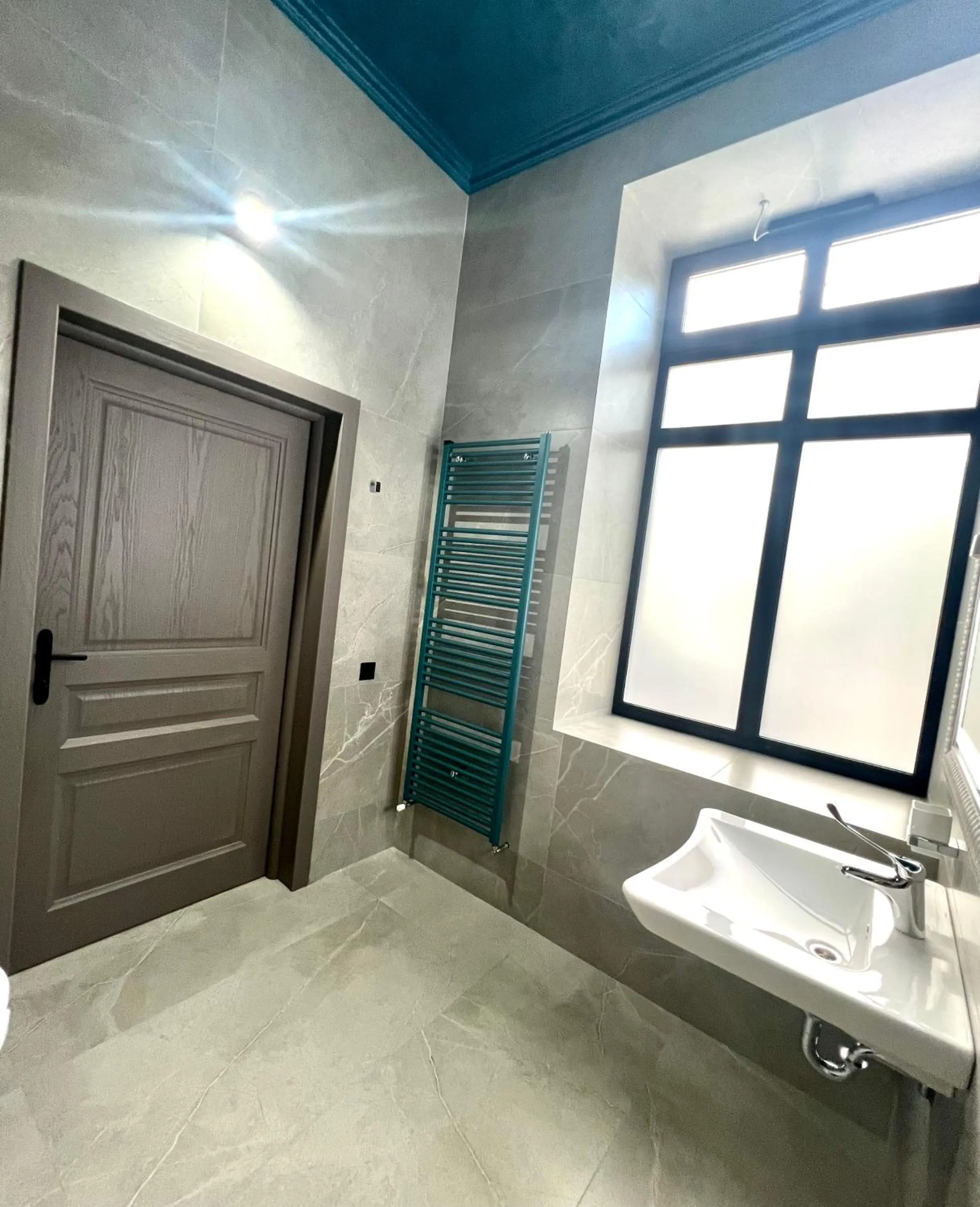 Bathroom in Richmond Hotel