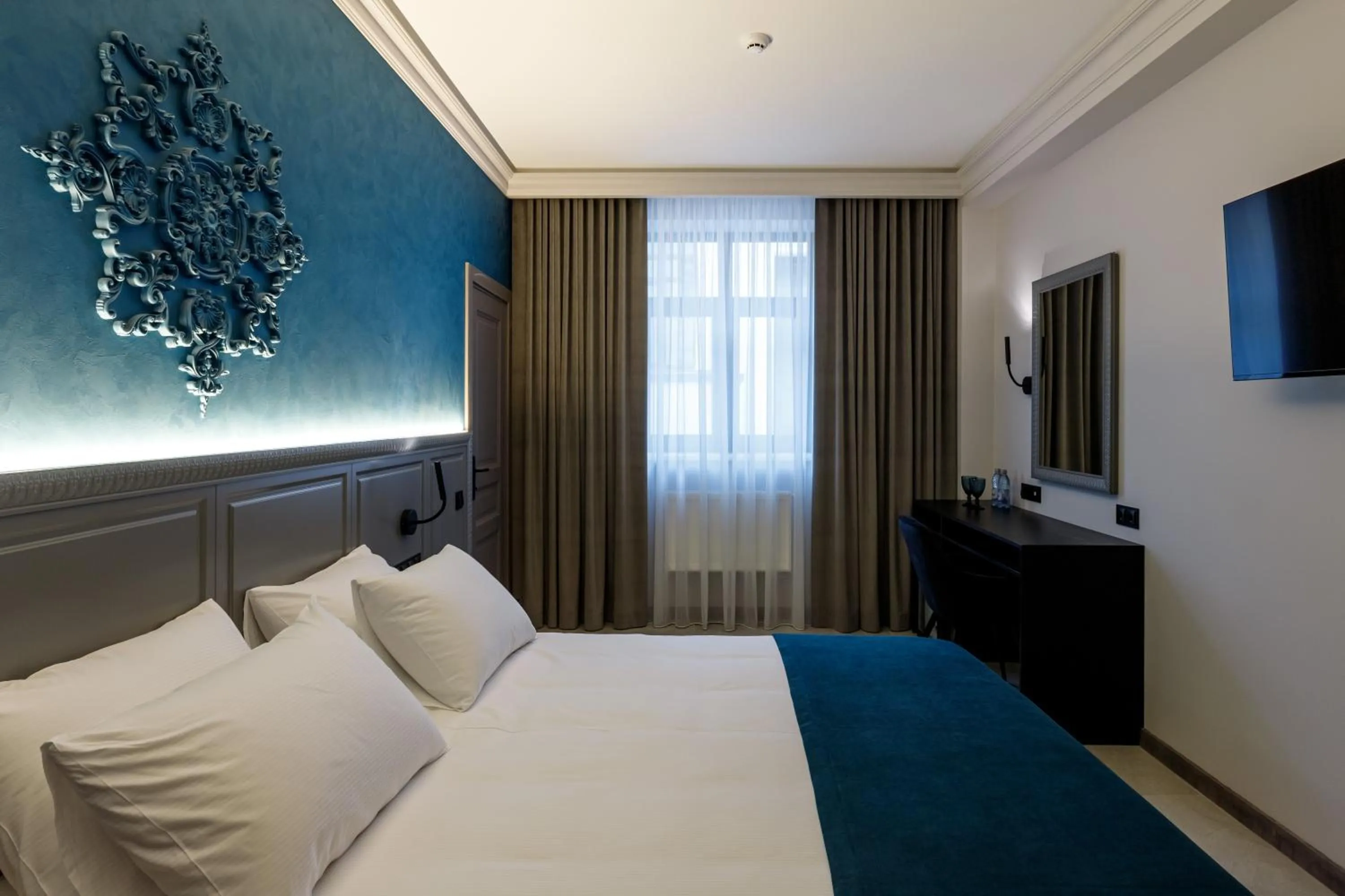 Photo of the whole room, Bed in Richmond Hotel