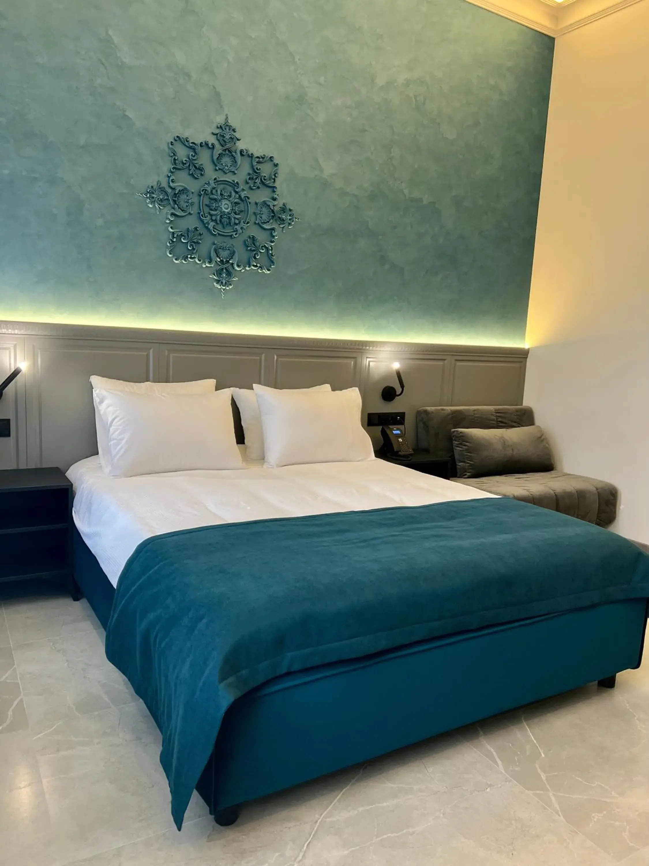 Deluxe Double Room with Extra Bed - single occupancy in Richmond Hotel Deluxe Double Room with Extra Bed - single occupancy in Richmond Hotel