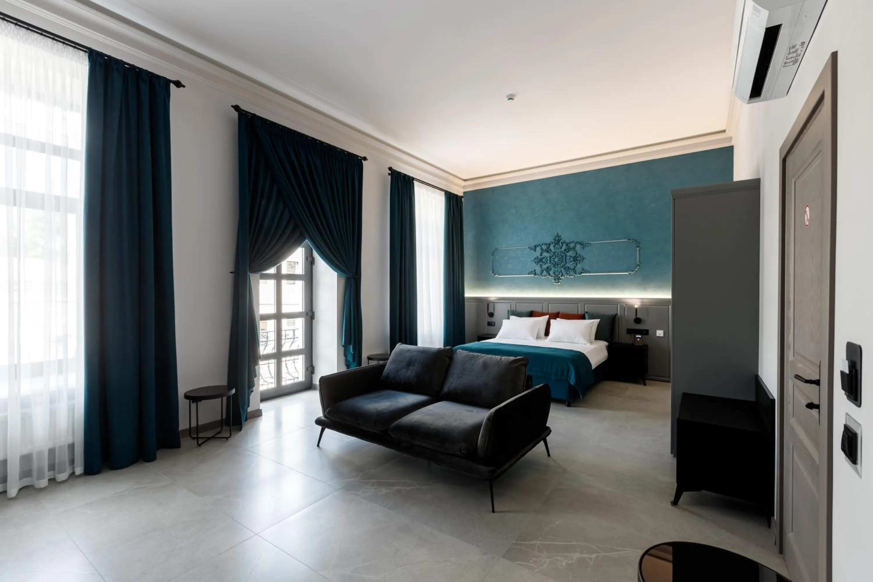 Photo of the whole room, Bed in Richmond Hotel