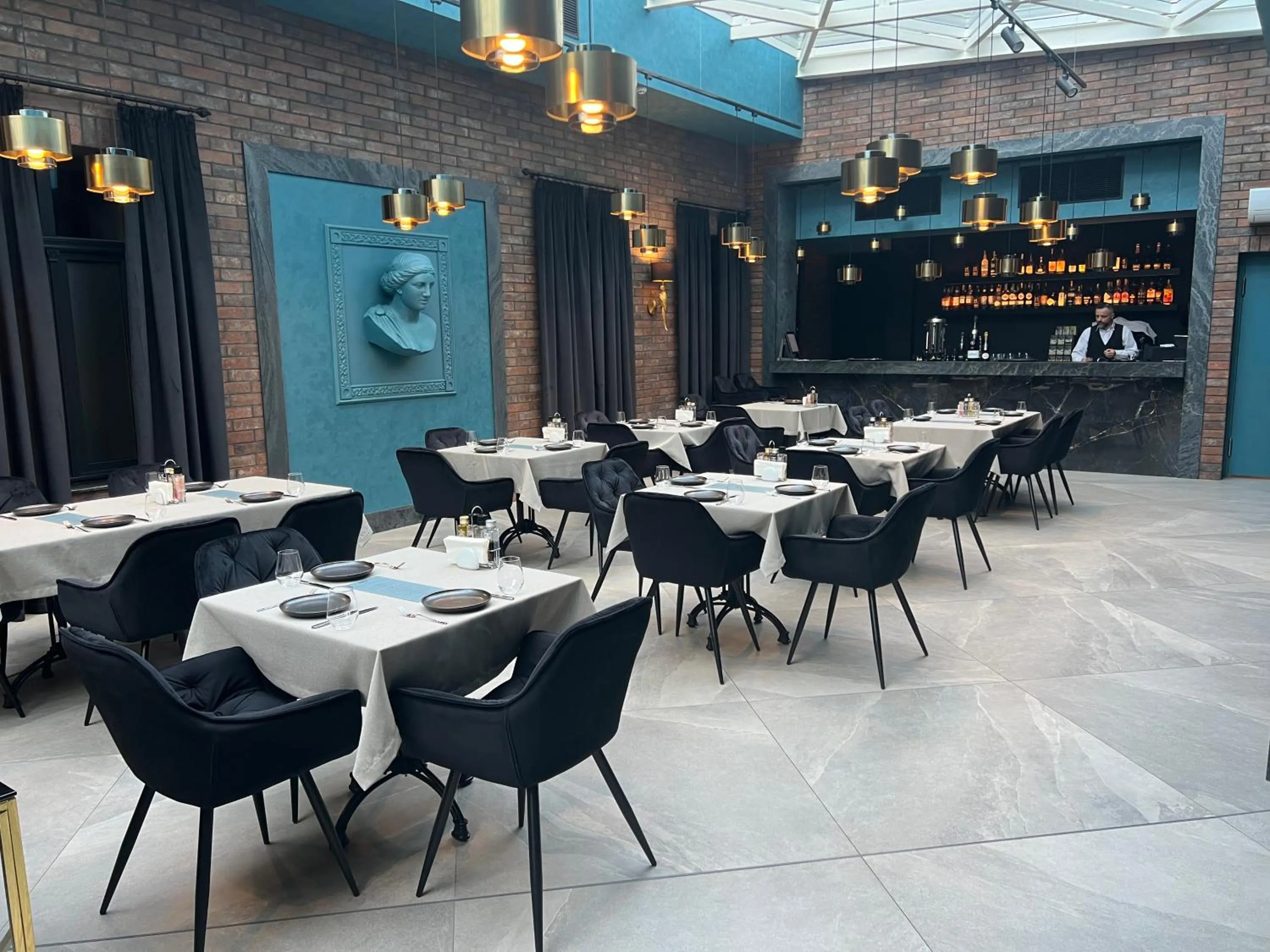 Restaurant/places to eat in Richmond Hotel