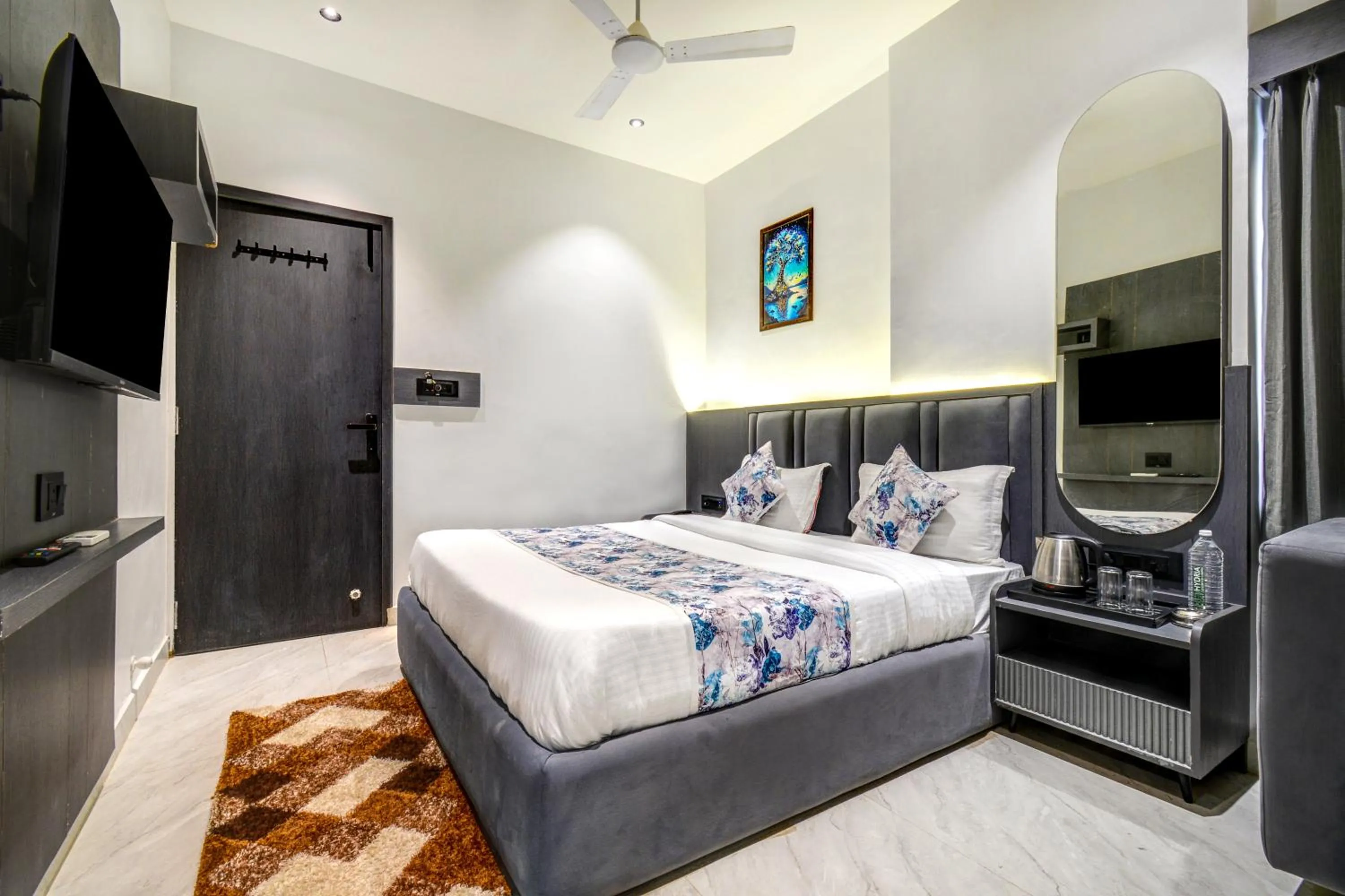 Bed in Hotel Royal Ican Sindhubhavan Road