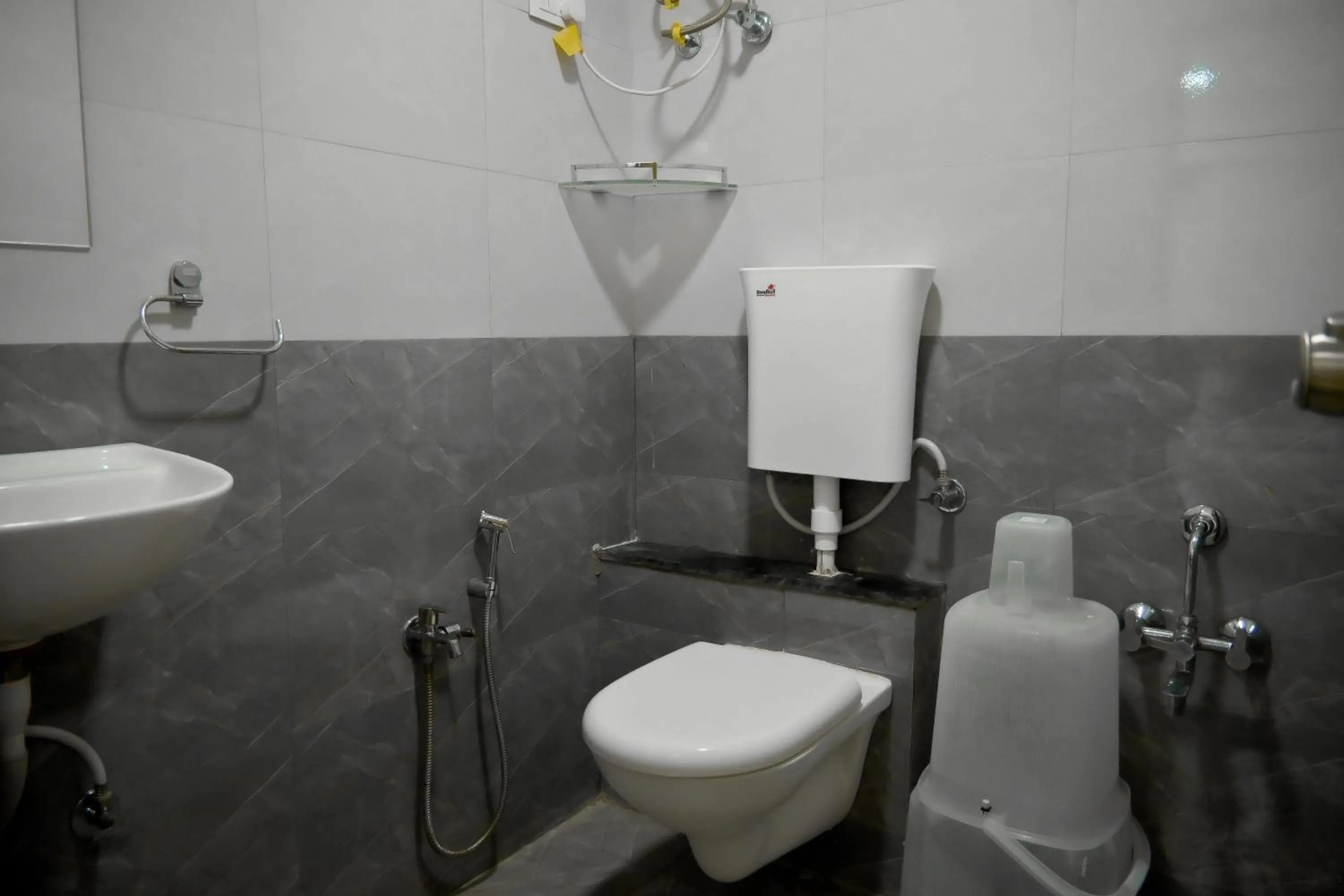 Toilet in Hotel Royal Ican Sindhubhavan Road