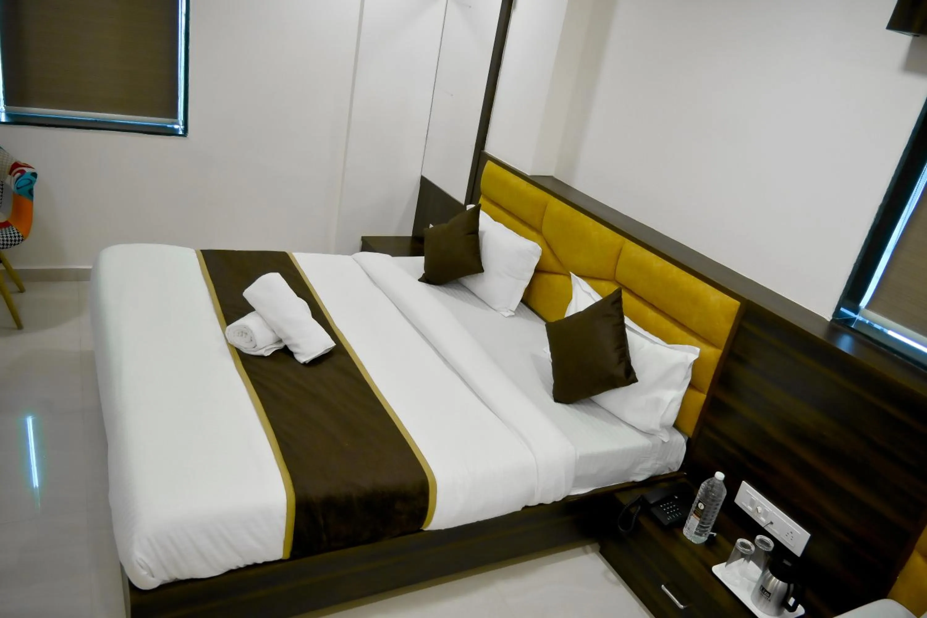 Bed in Hotel Royal Ican Sindhubhavan Road