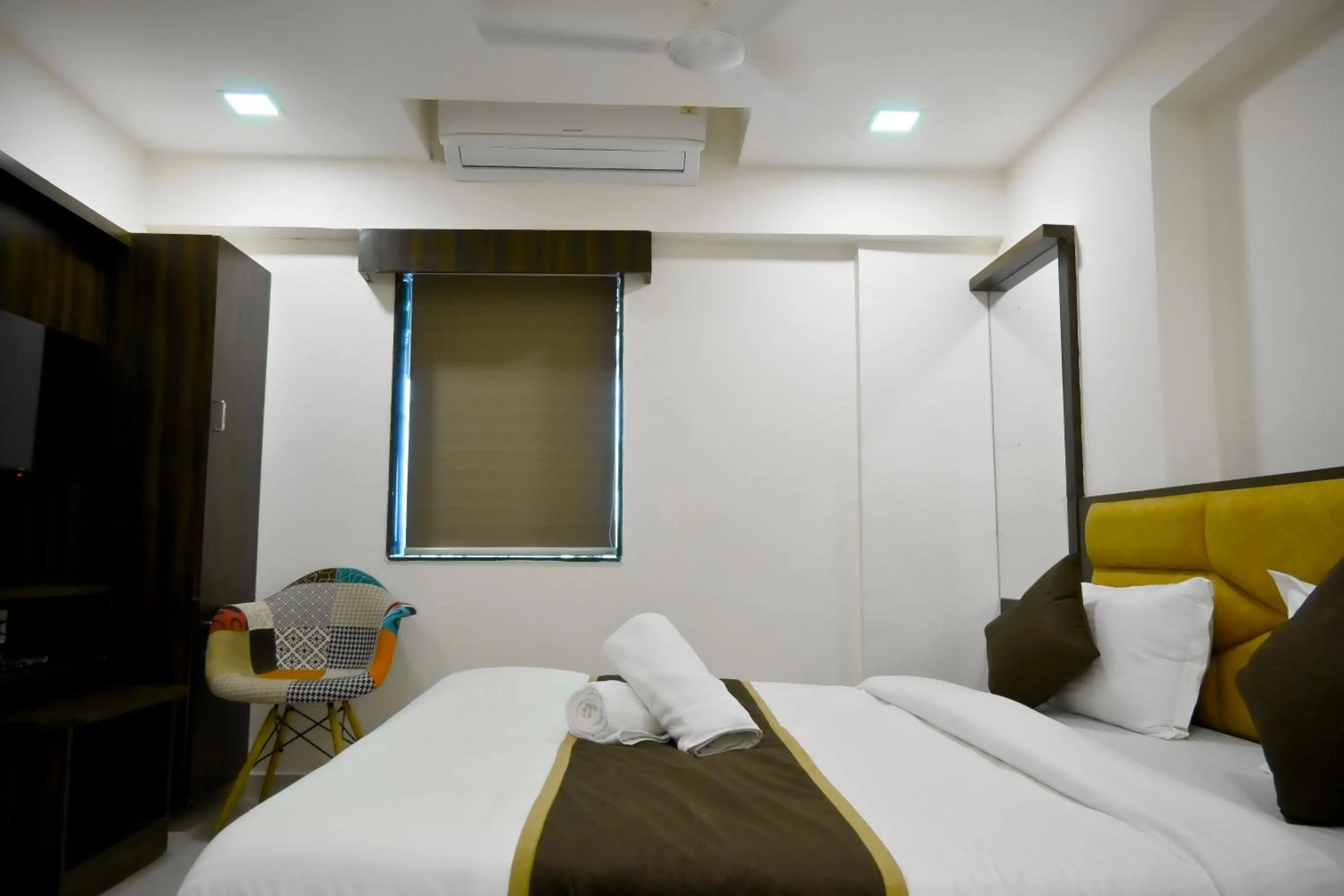 Bed in Hotel Royal Ican Sindhubhavan Road