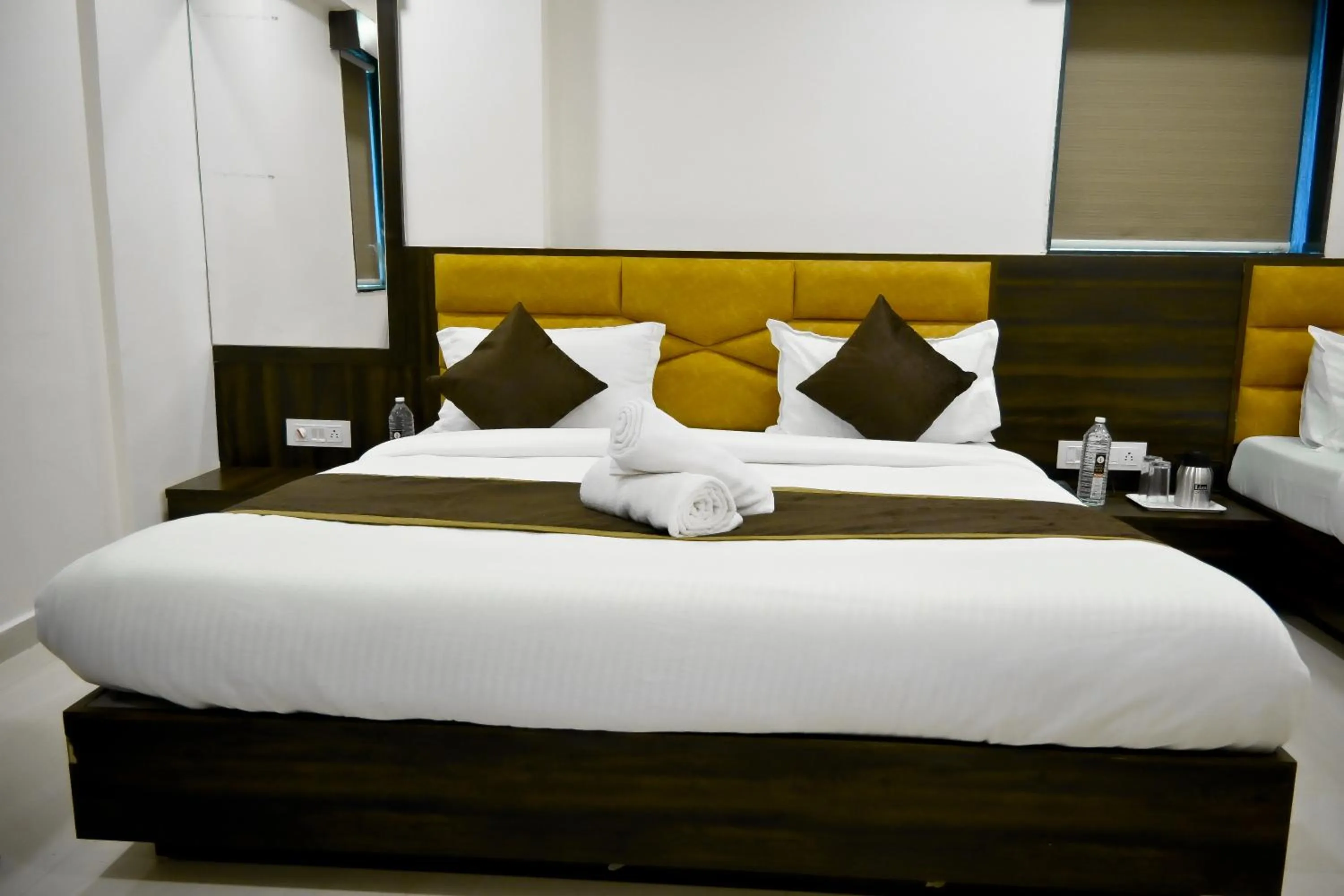 Bed in Hotel Royal Ican Sindhubhavan Road