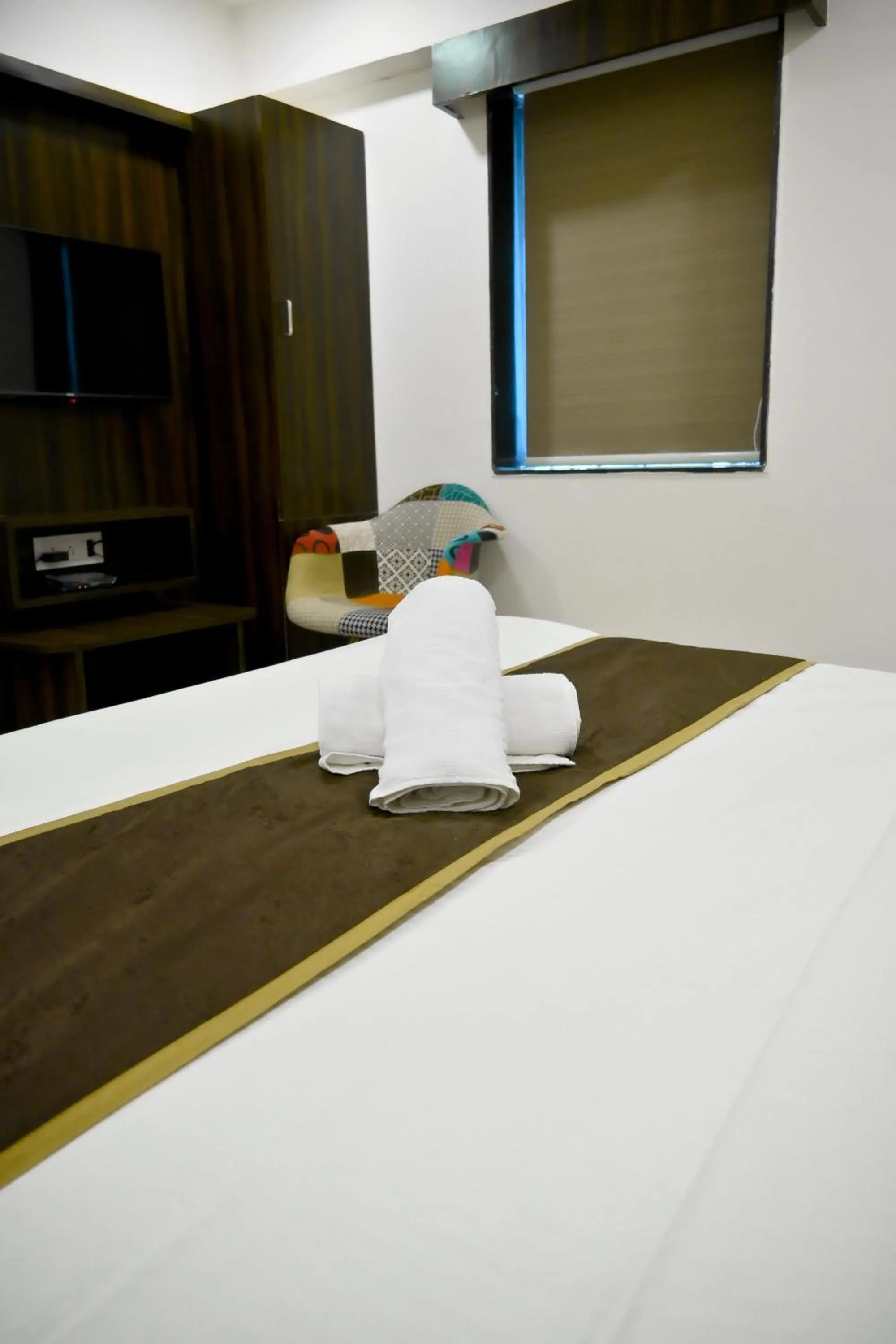 Bed in Hotel Royal Ican Sindhubhavan Road