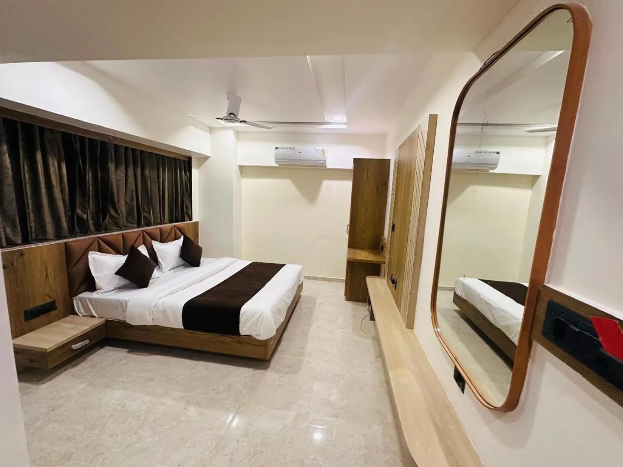 Bedroom, Bed in Hotel Royal Ican Sindhubhavan Road