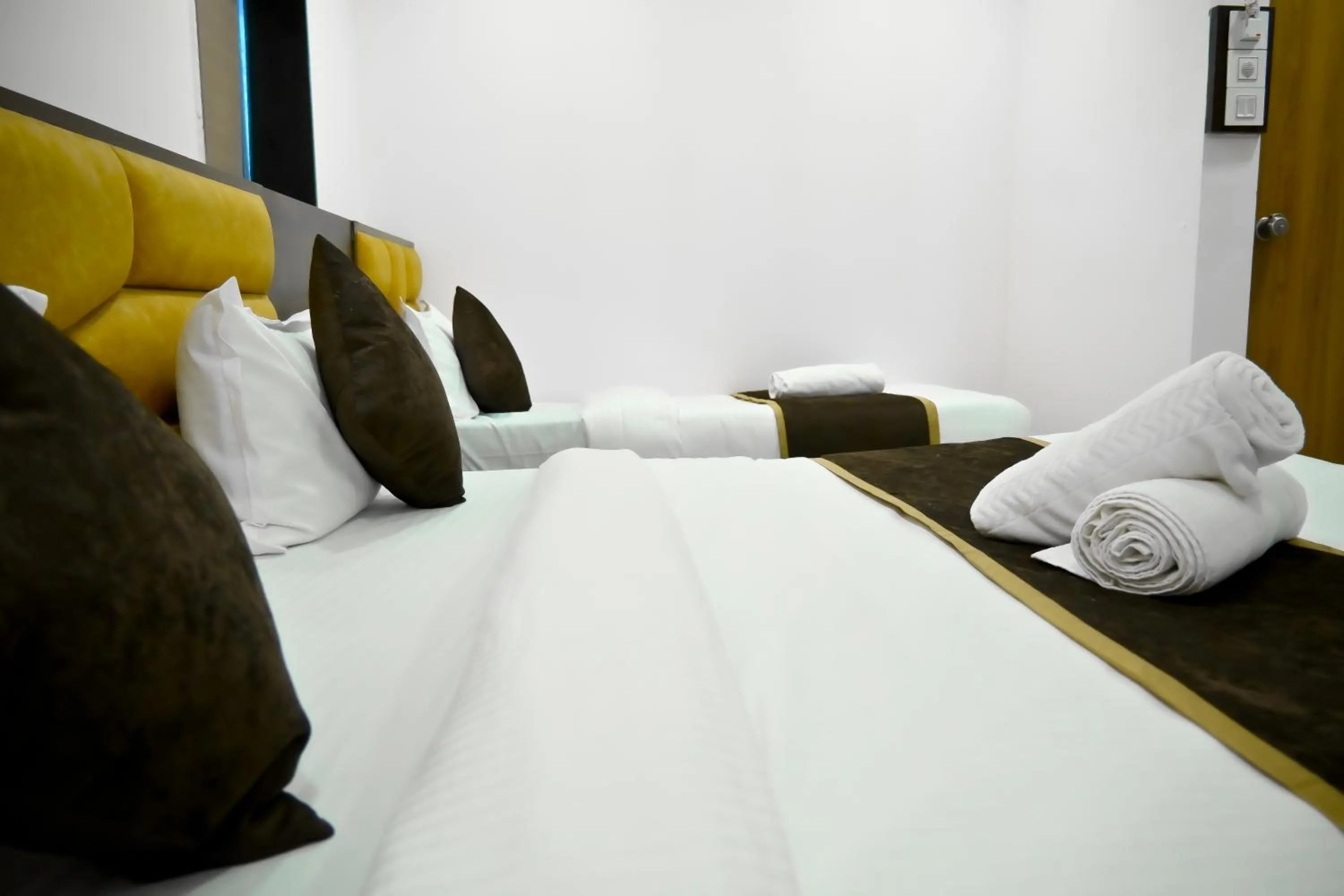 Bed in Hotel Royal Ican Sindhubhavan Road