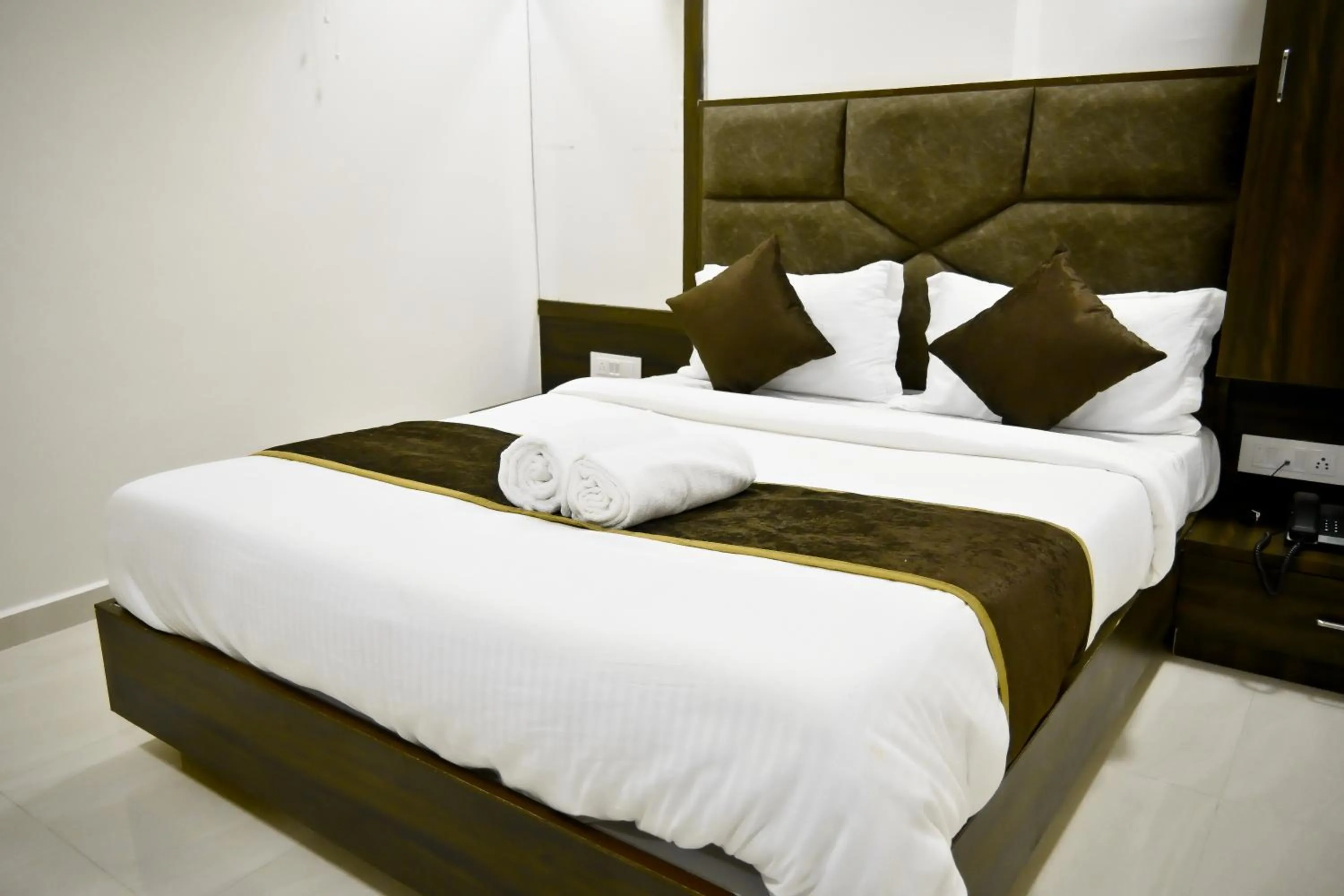 Bed in Hotel Royal Ican Sindhubhavan Road