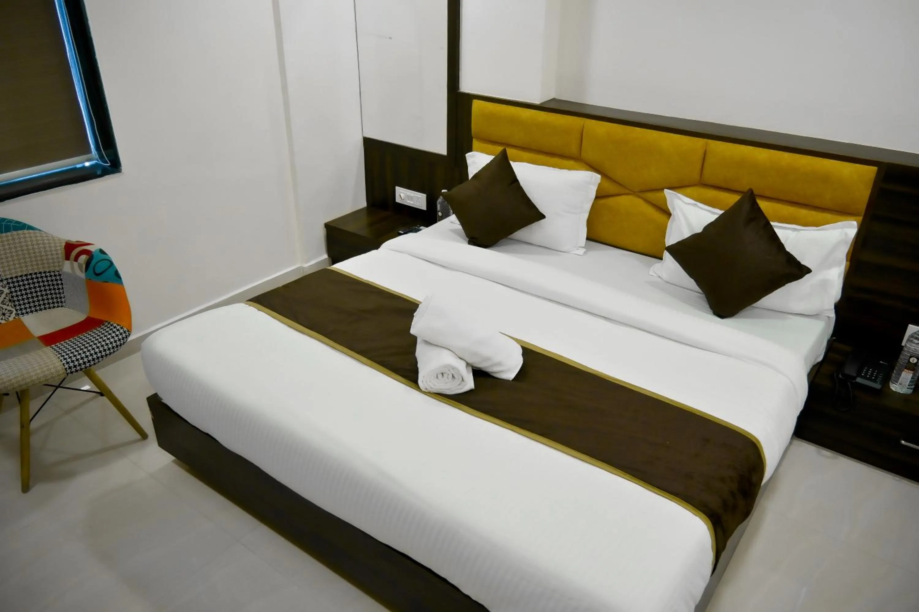 Bed in Hotel Royal Ican Sindhubhavan Road