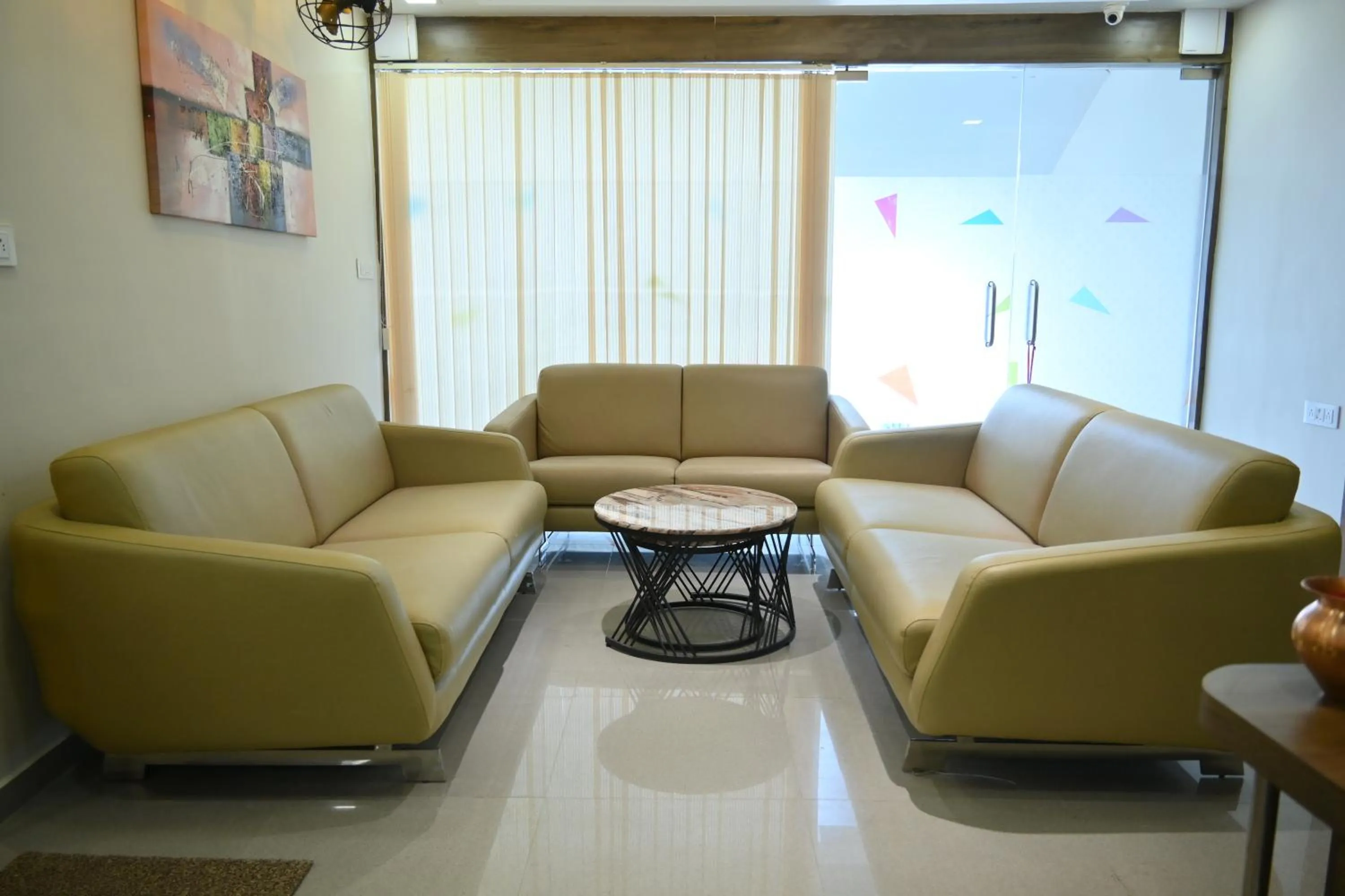 Communal lounge/ TV room in Hotel Royal Ican Sindhubhavan Road