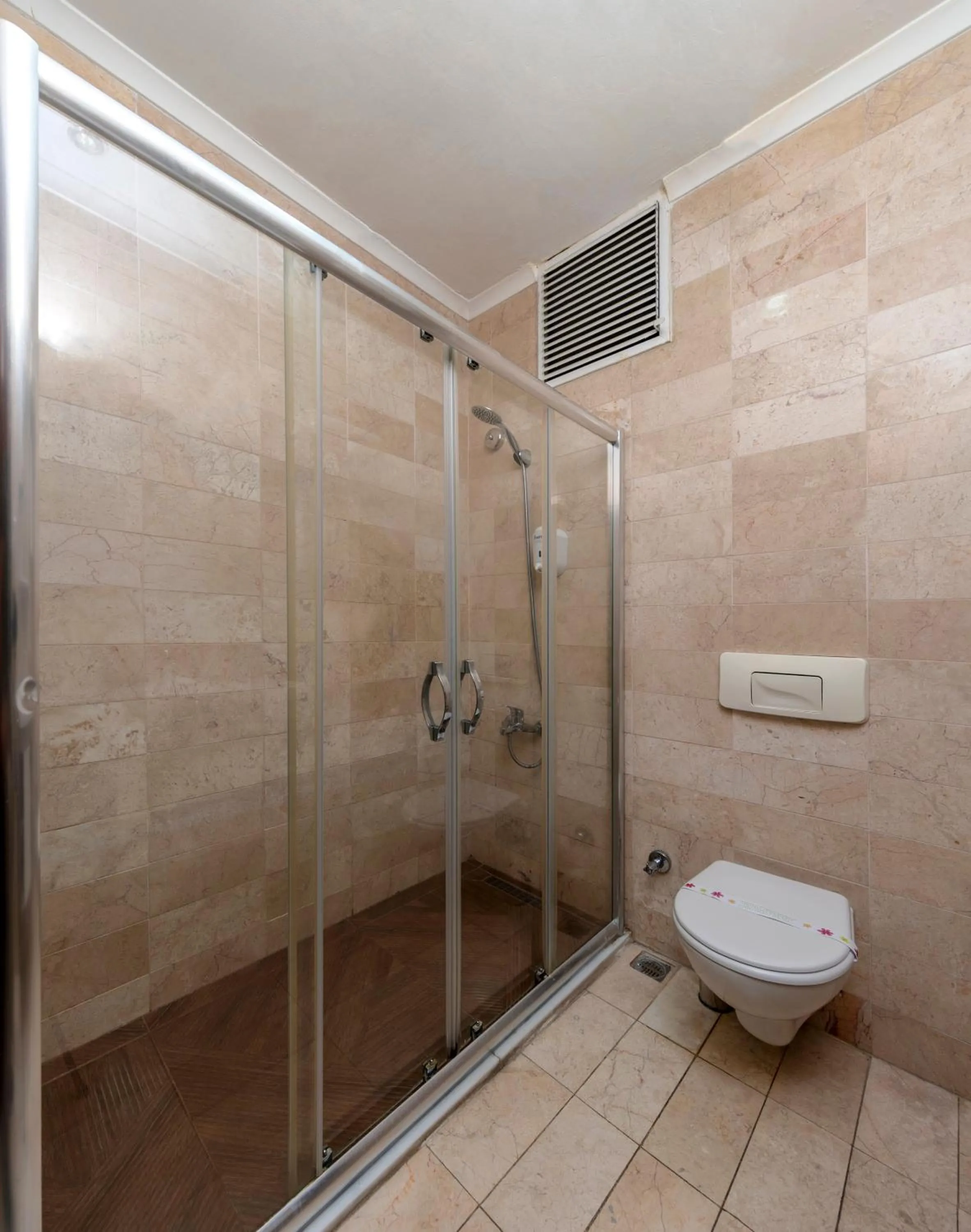 Shower in Nil Hotel İstanbul City Center