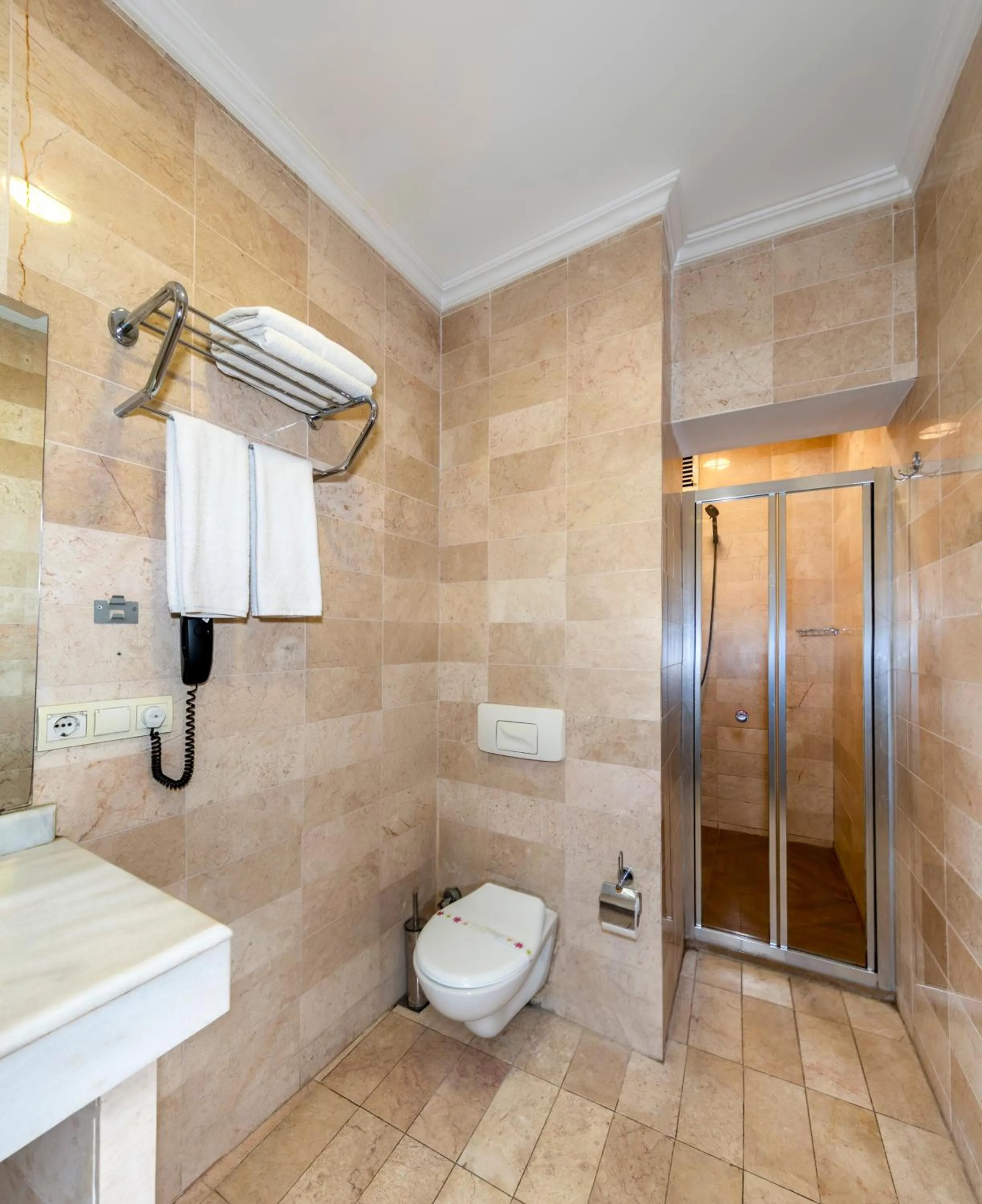 Shower in Nil Hotel İstanbul City Center