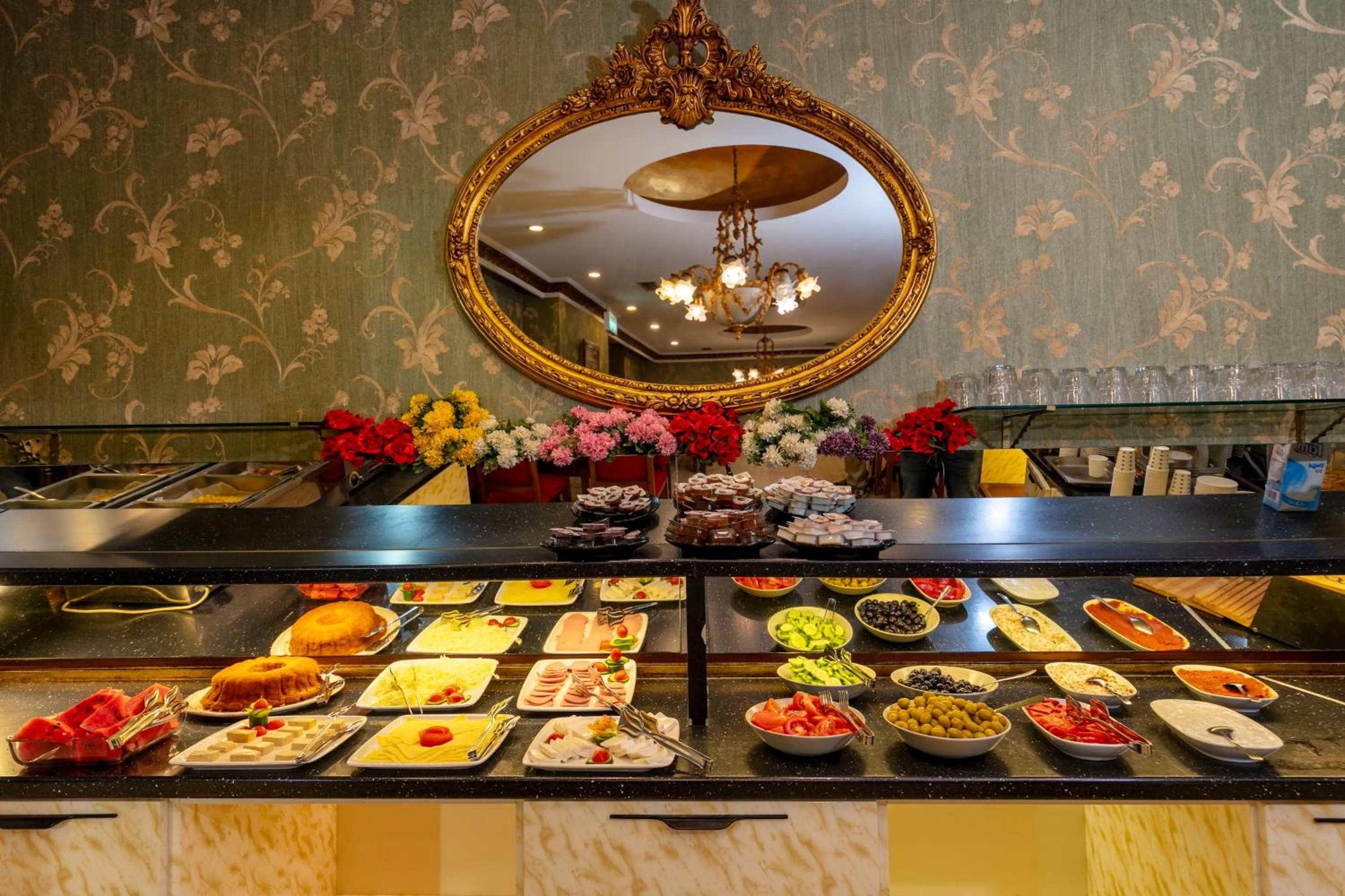 Food and drinks in Nil Hotel İstanbul City Center