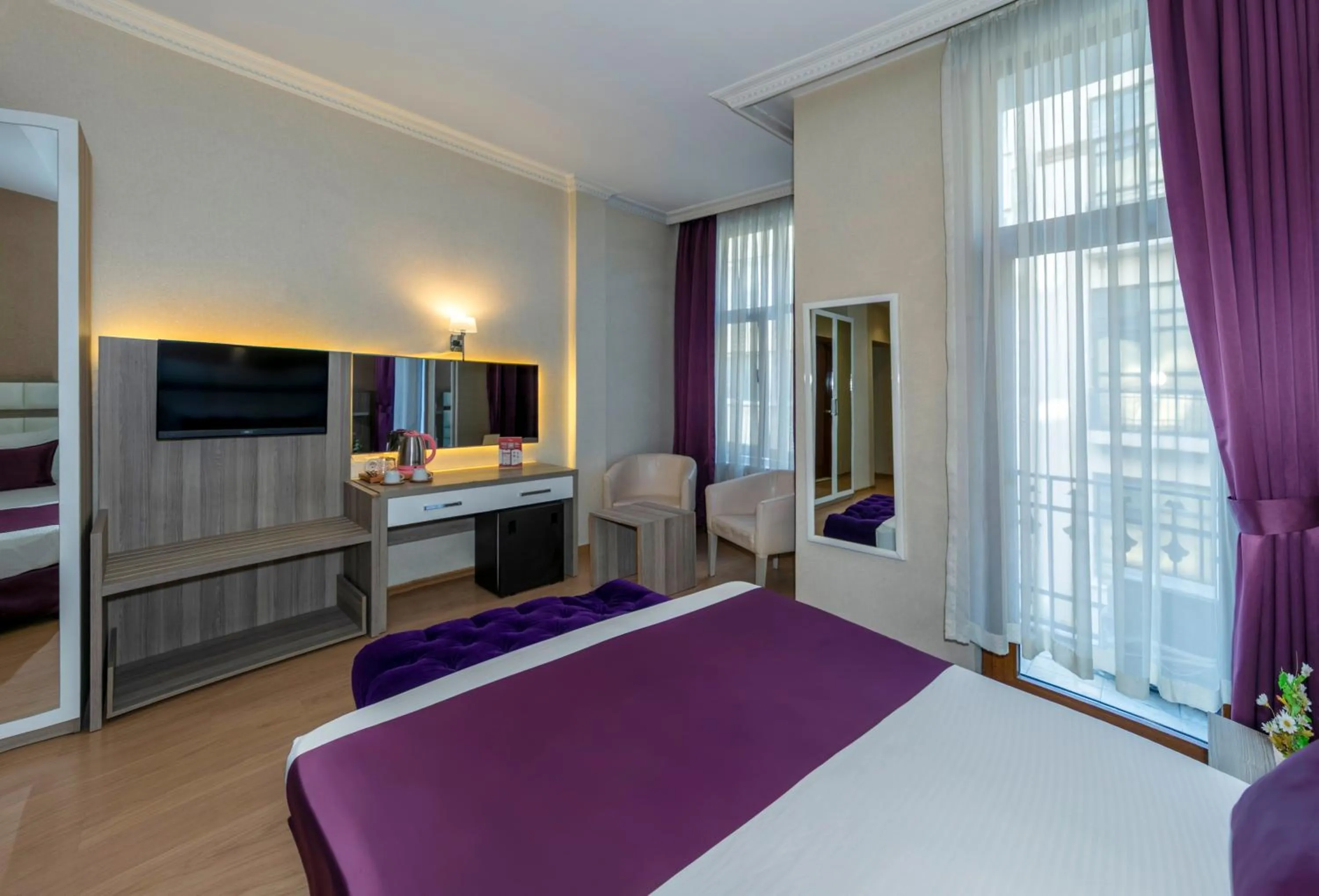 Communal lounge/ TV room, Bed in Nil Hotel İstanbul City Center