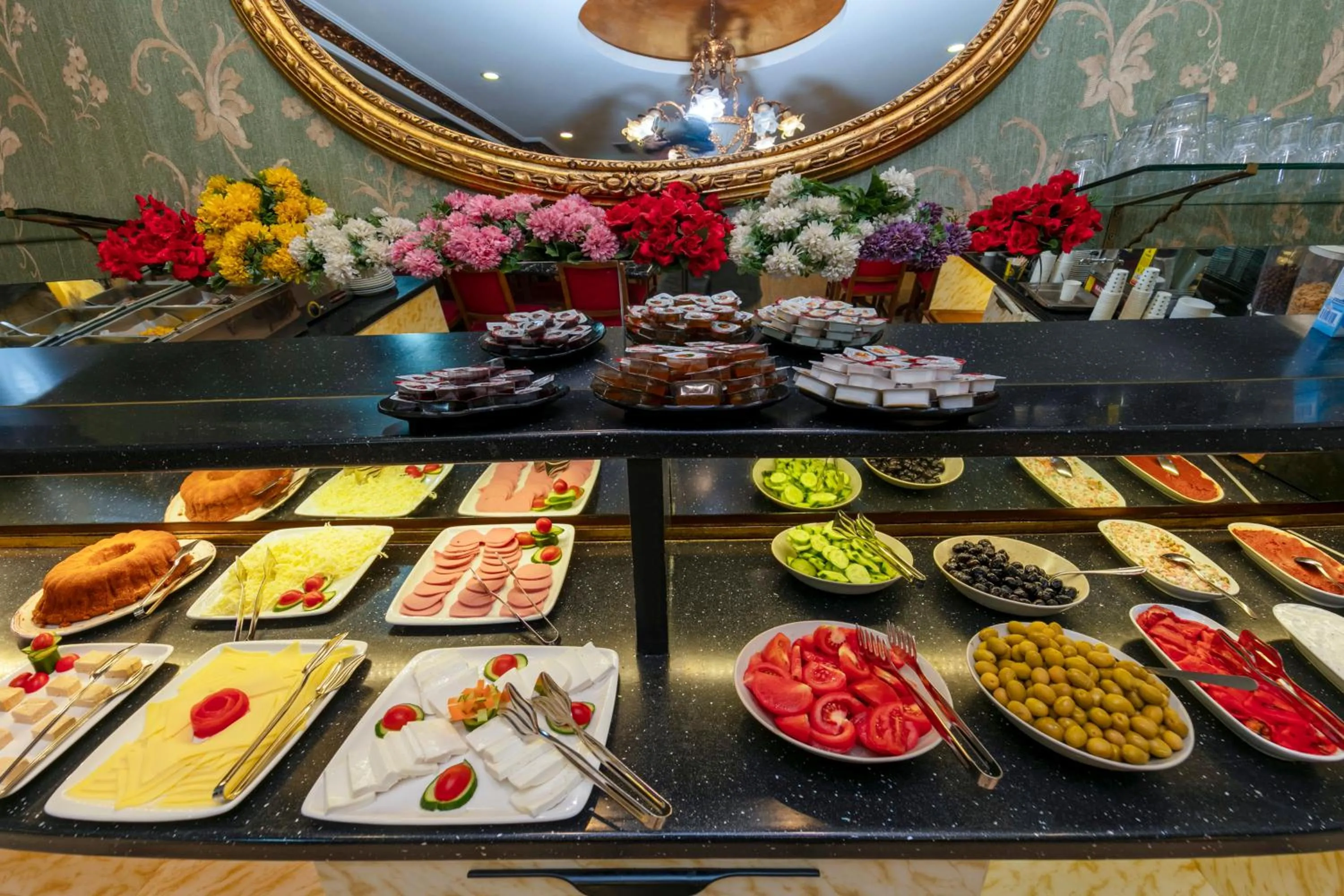 Food and drinks in Nil Hotel İstanbul City Center